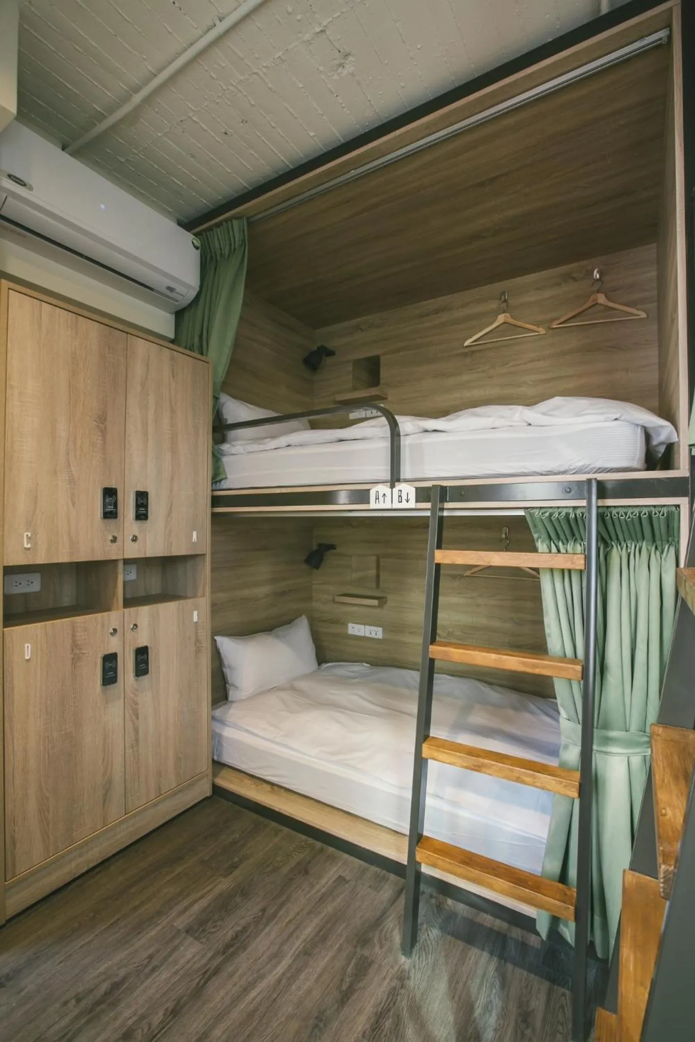 bunk bed, Bed in Stray Birds Taichung Hostel