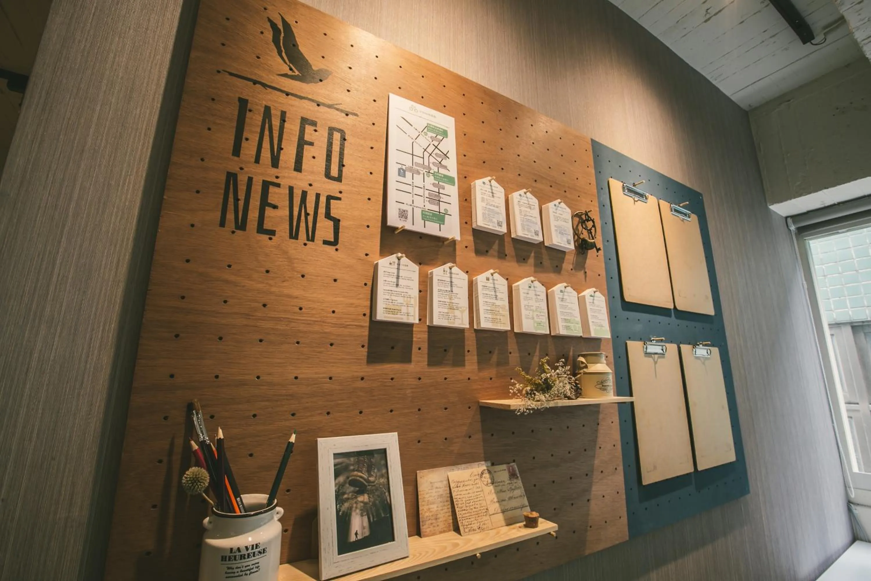 Area and facilities in Stray Birds Taichung Hostel