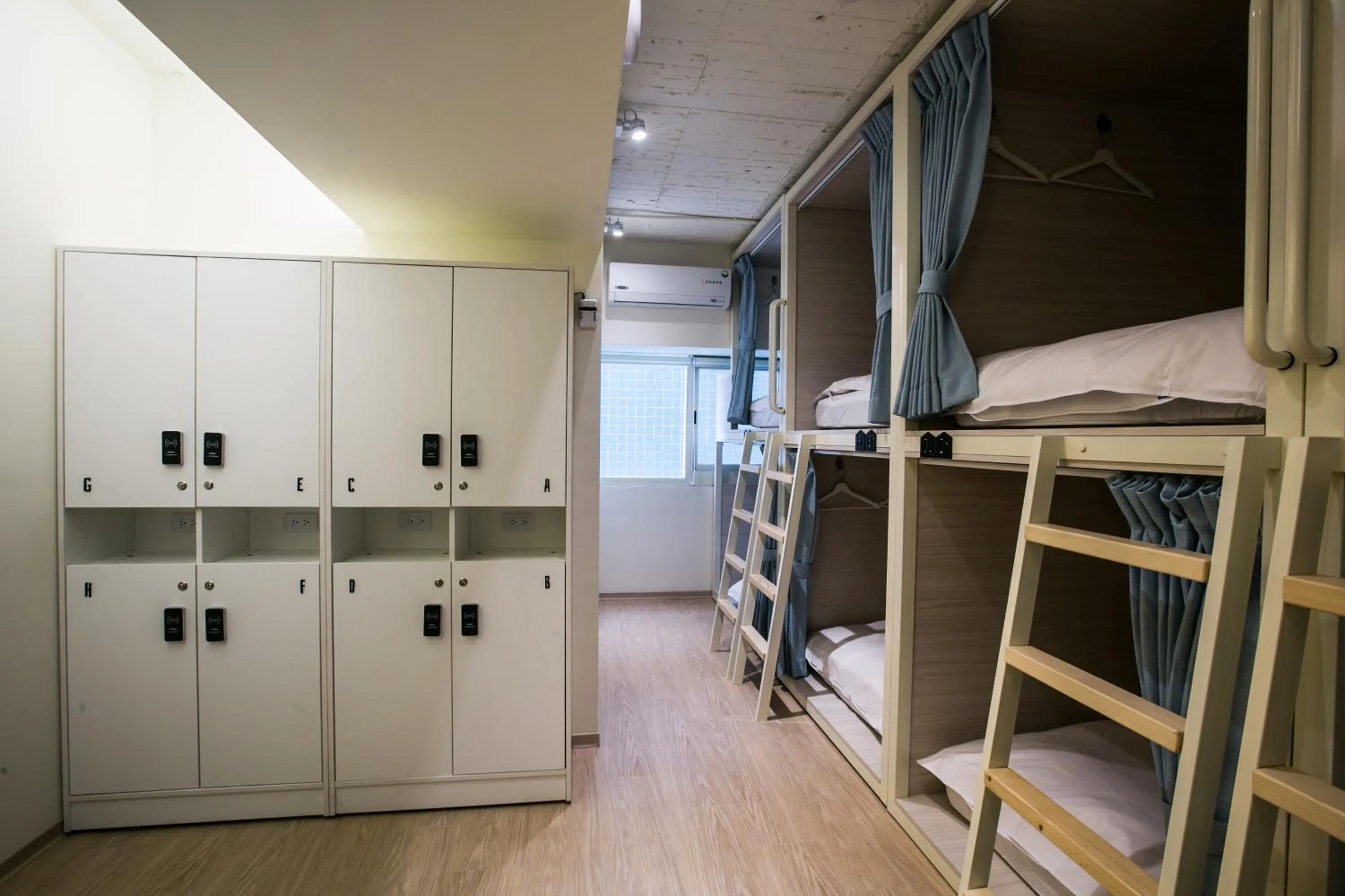 bunk bed in Stray Birds Taichung Hostel