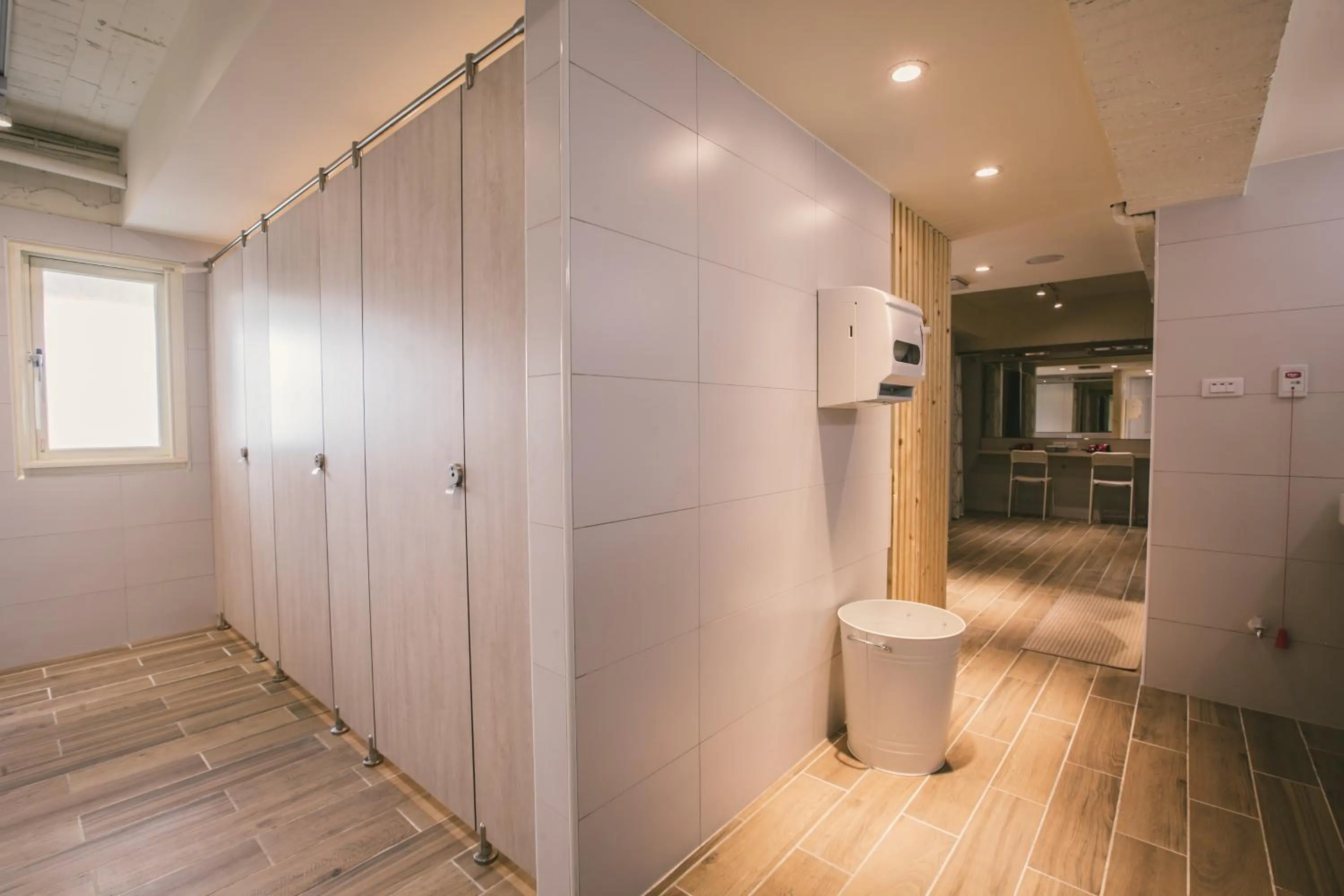 Toilet in Stray Birds Taichung Hostel