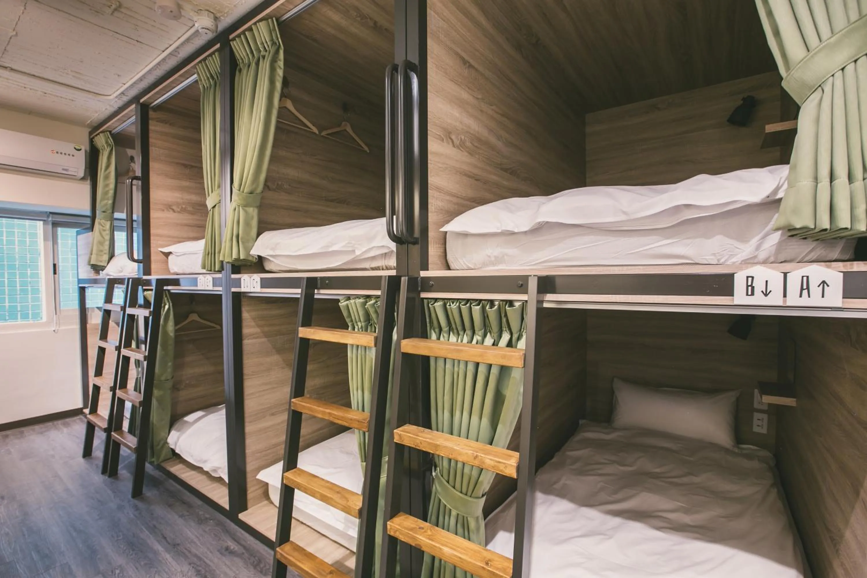 bunk bed, Bed in Stray Birds Taichung Hostel