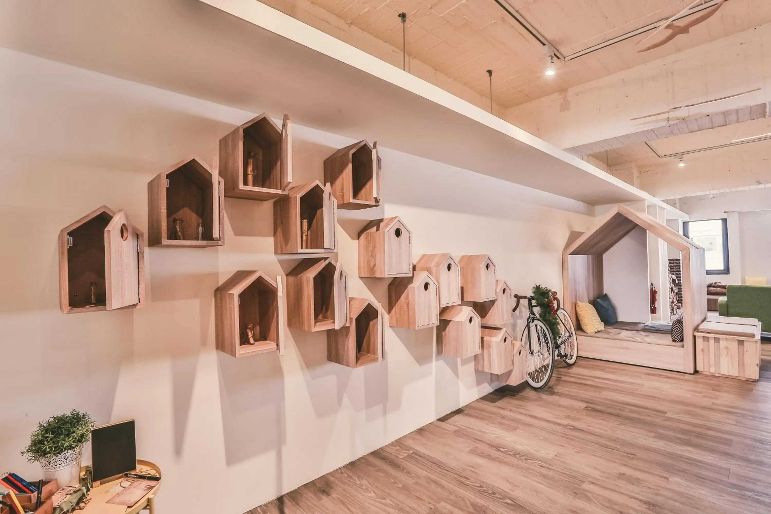 Communal lounge/ TV room in Stray Birds Taichung Hostel