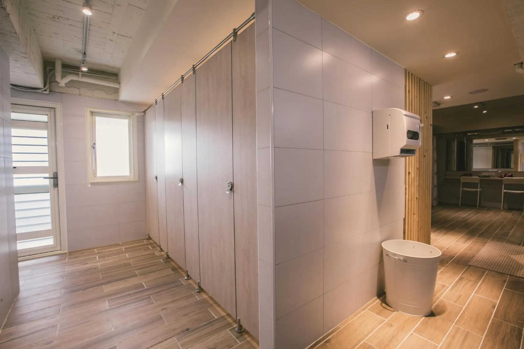 Bathroom in Stray Birds Taichung Hostel