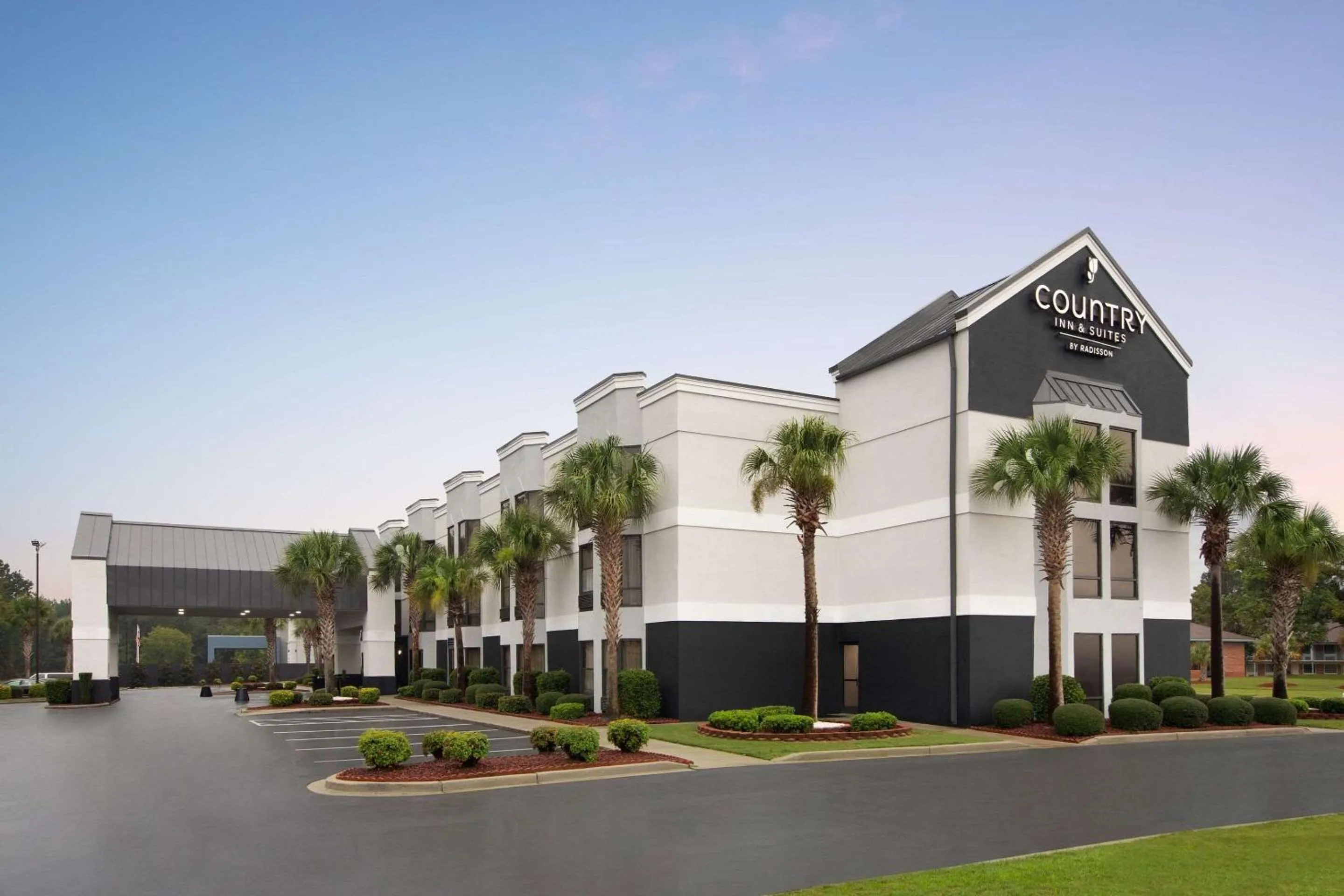 Property building in Country Inn & Suites by Radisson, Florence, SC
