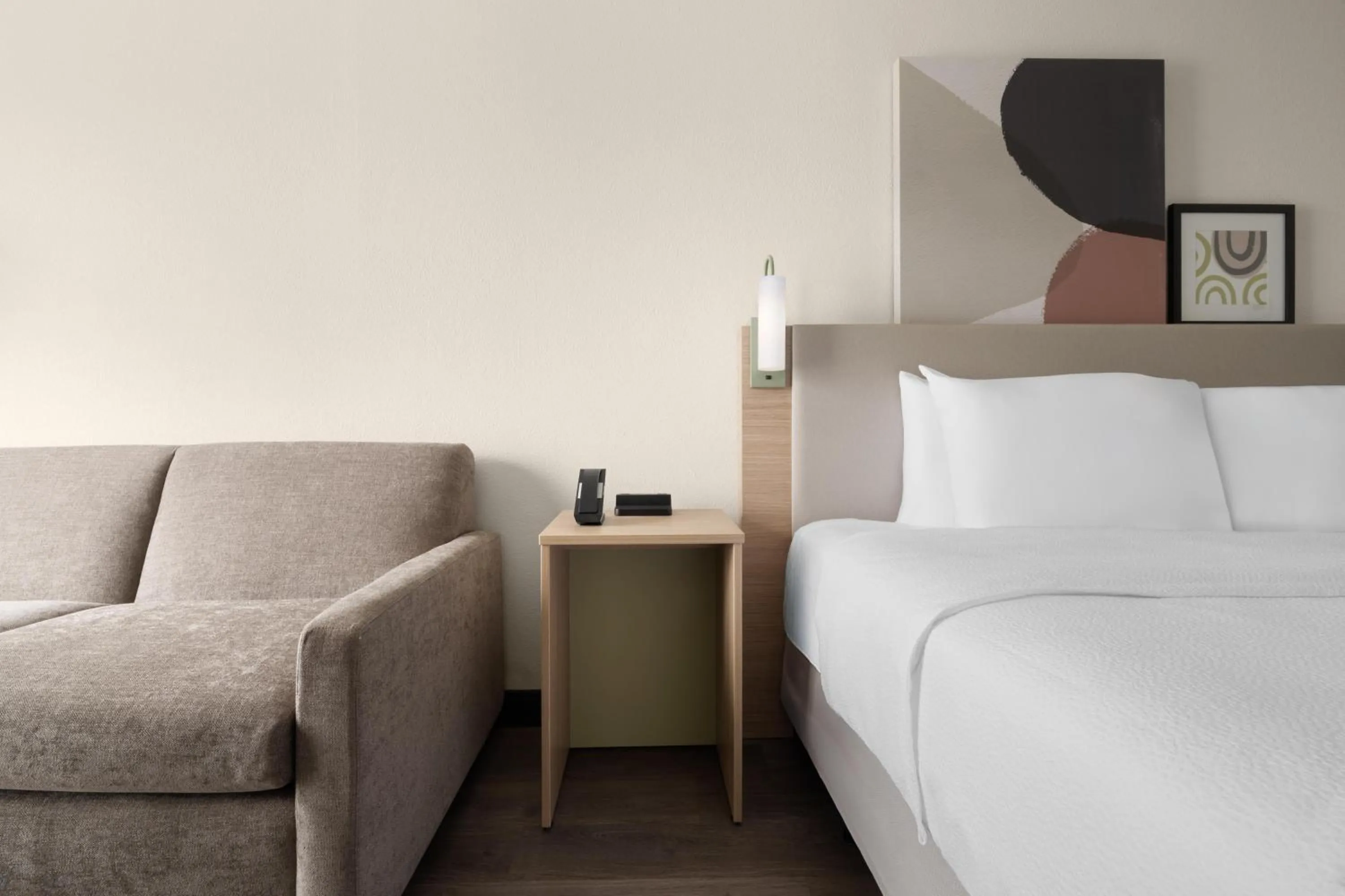 Living room, Bed in Spark By Hilton Florence North I-95, Sc