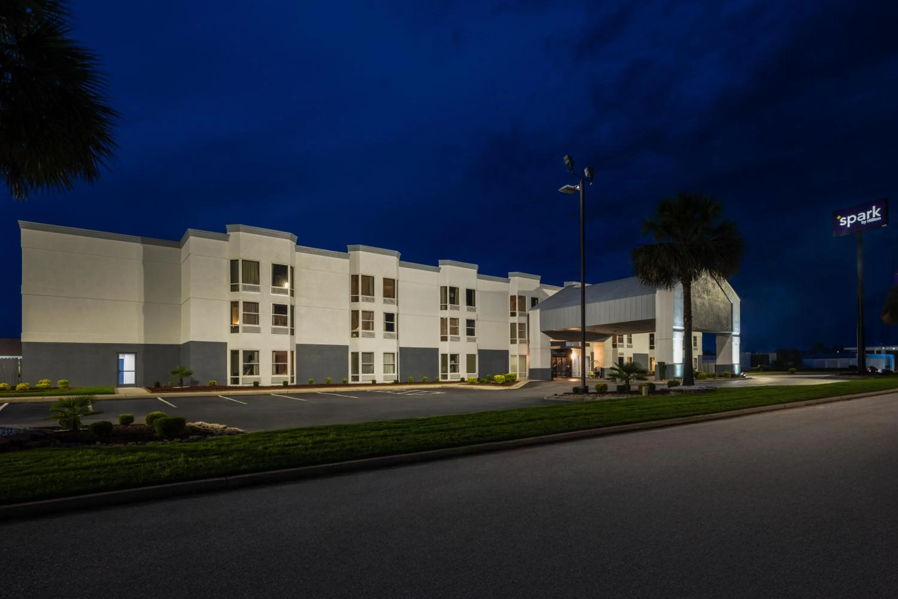 Property building in Spark By Hilton Florence North I-95, Sc