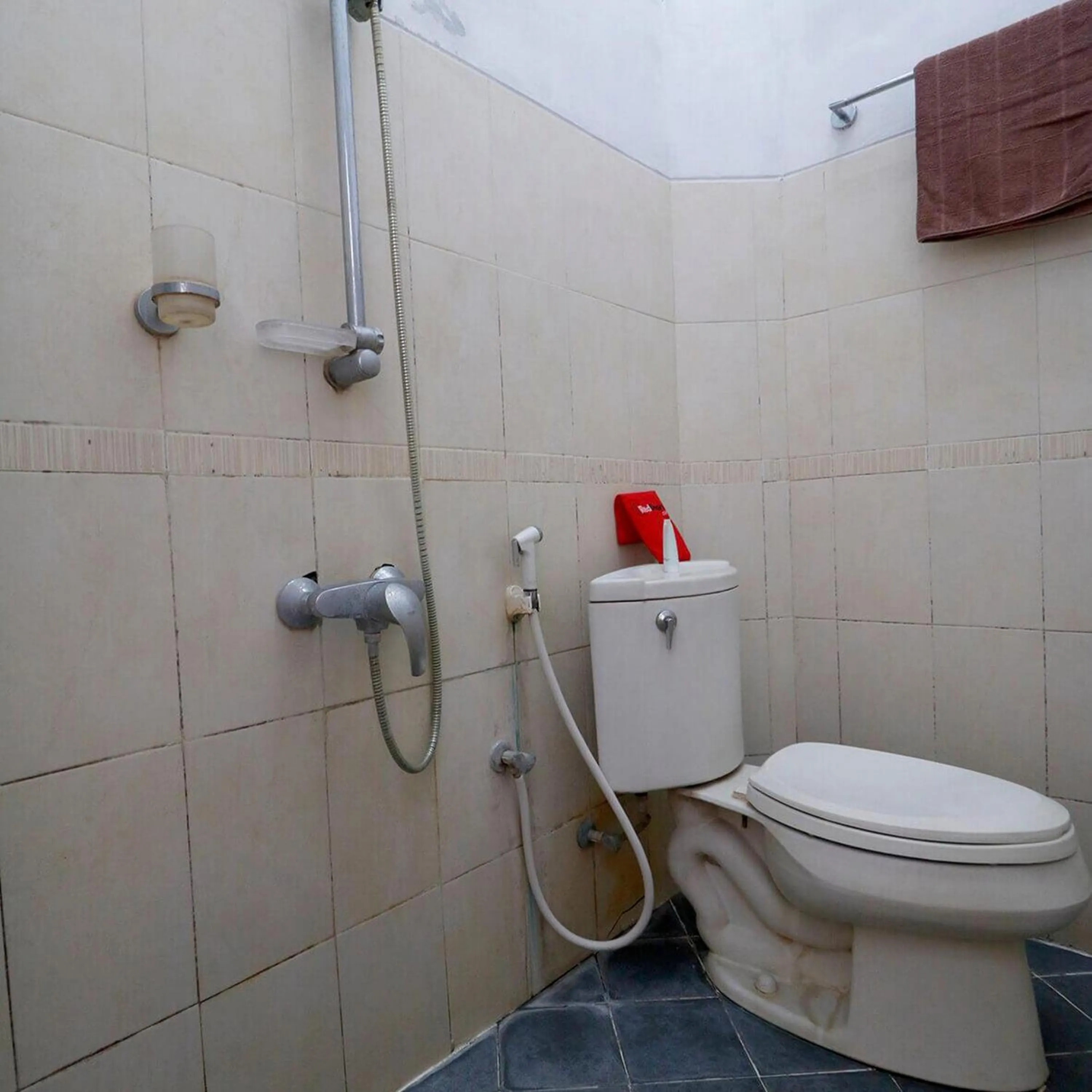 Bathroom in RedDoorz Plus near Undip Tembalang