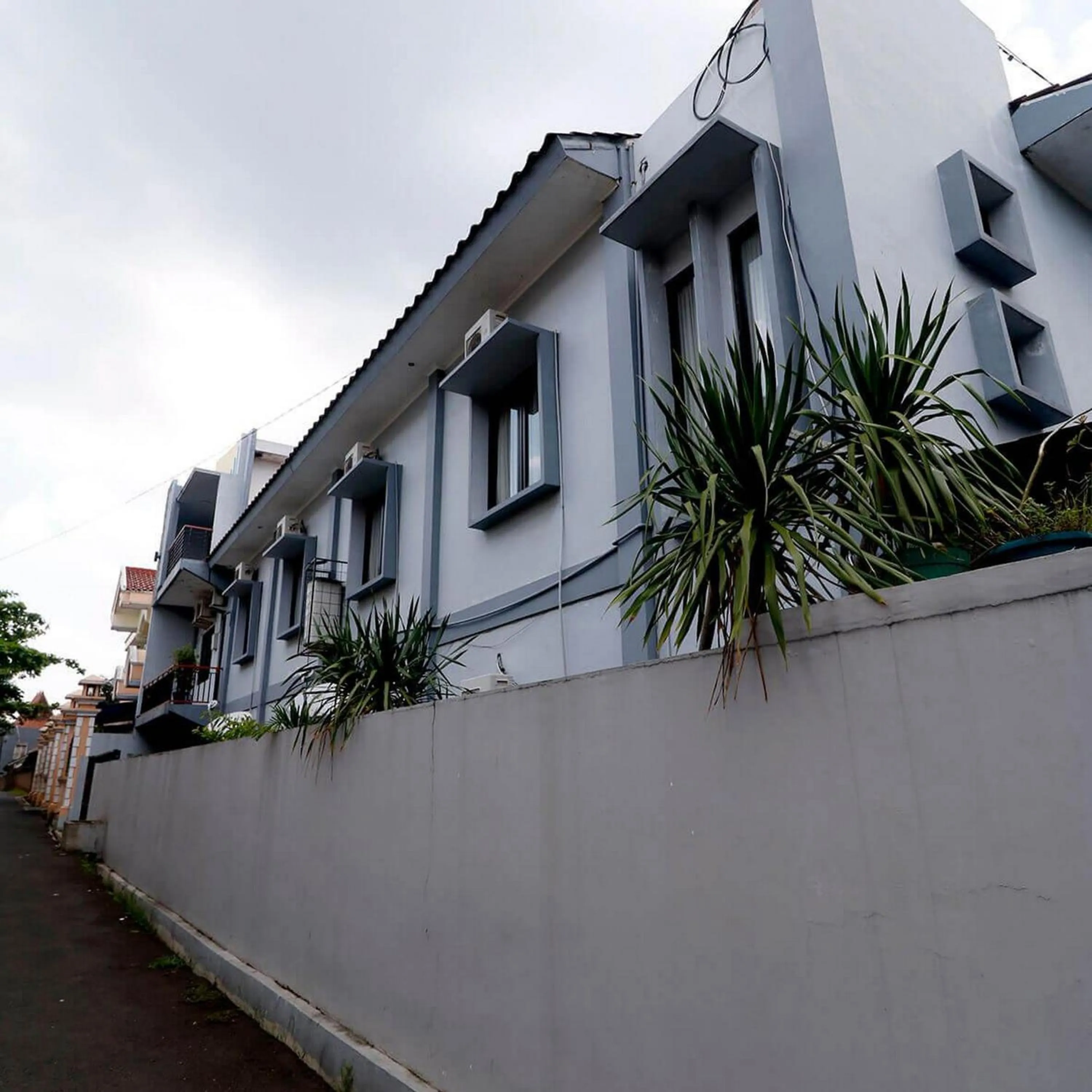 Property building in RedDoorz Plus near Undip Tembalang