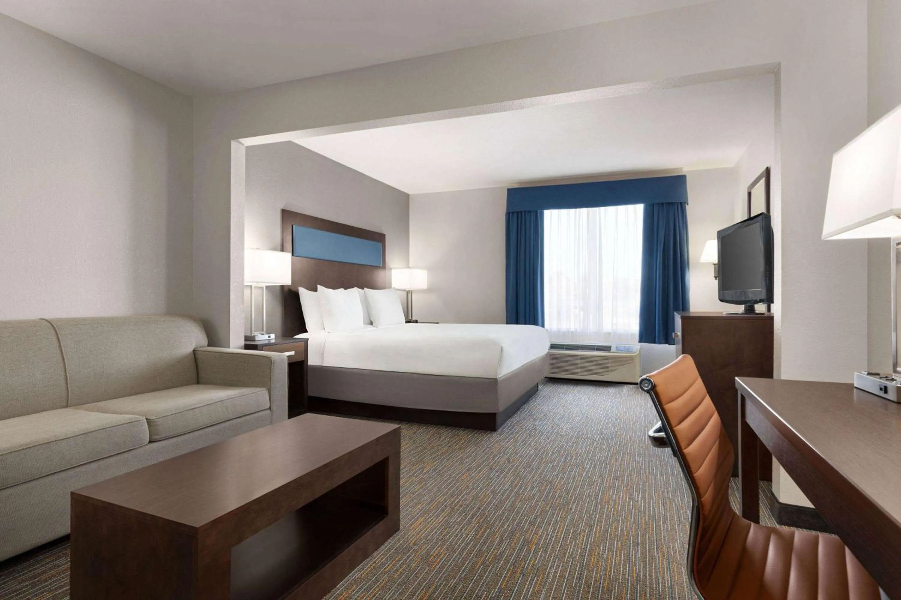 Photo of the whole room, Bed in Wingate By Wyndham Southport