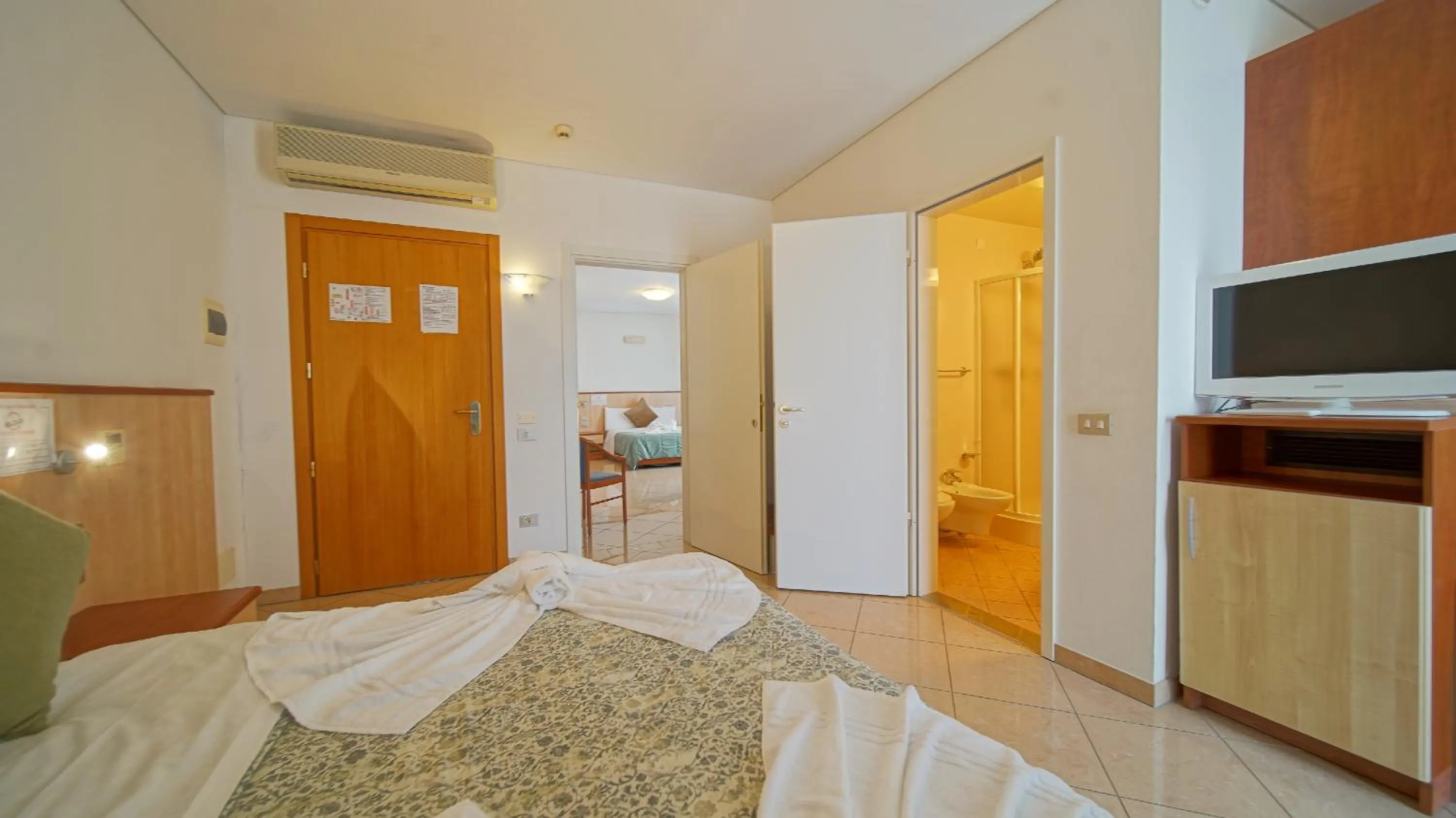 Bedroom, Bed in Hotel Nuovo Sole HNS