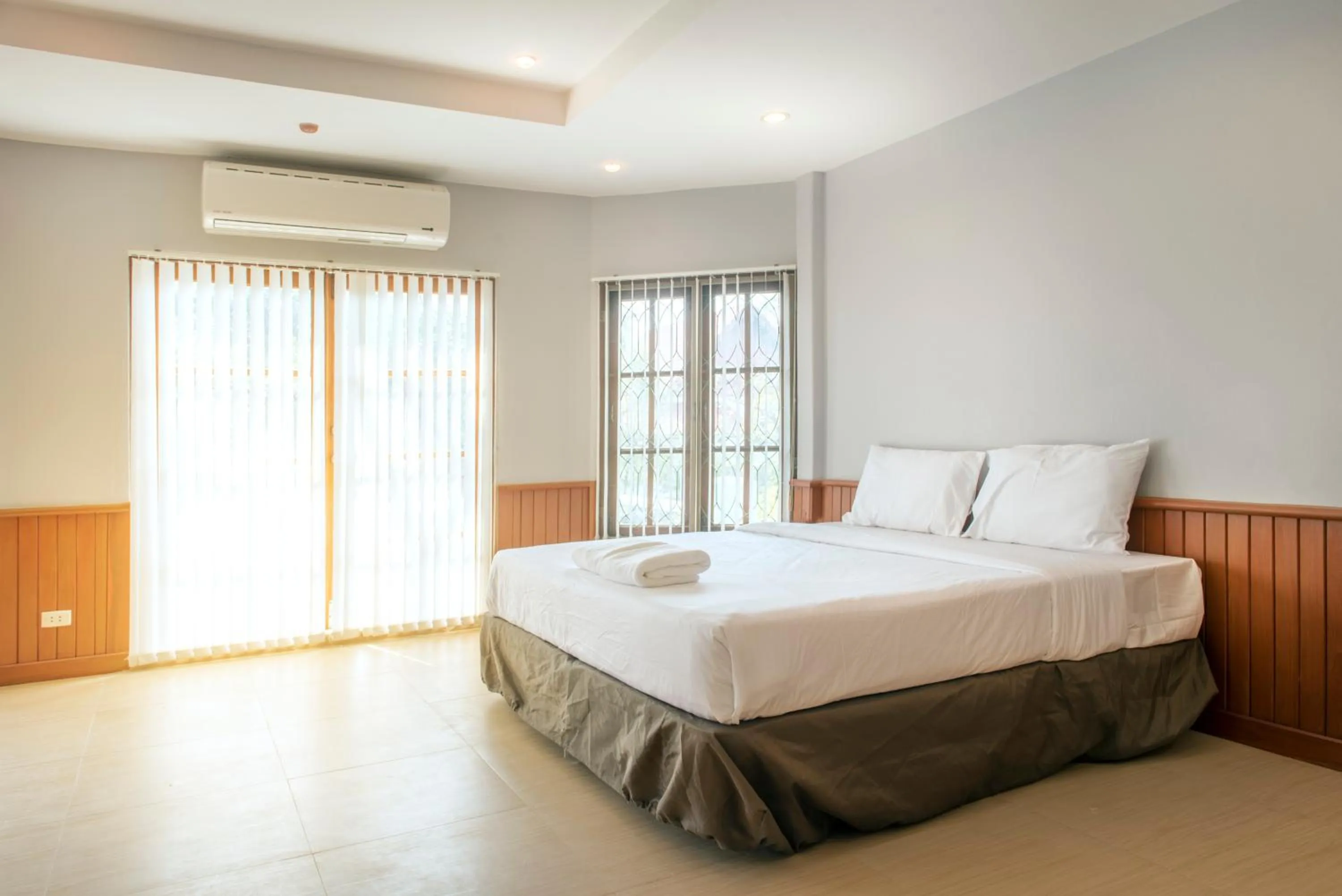 Bedroom, Bed in Ivy Cottage by Qiu