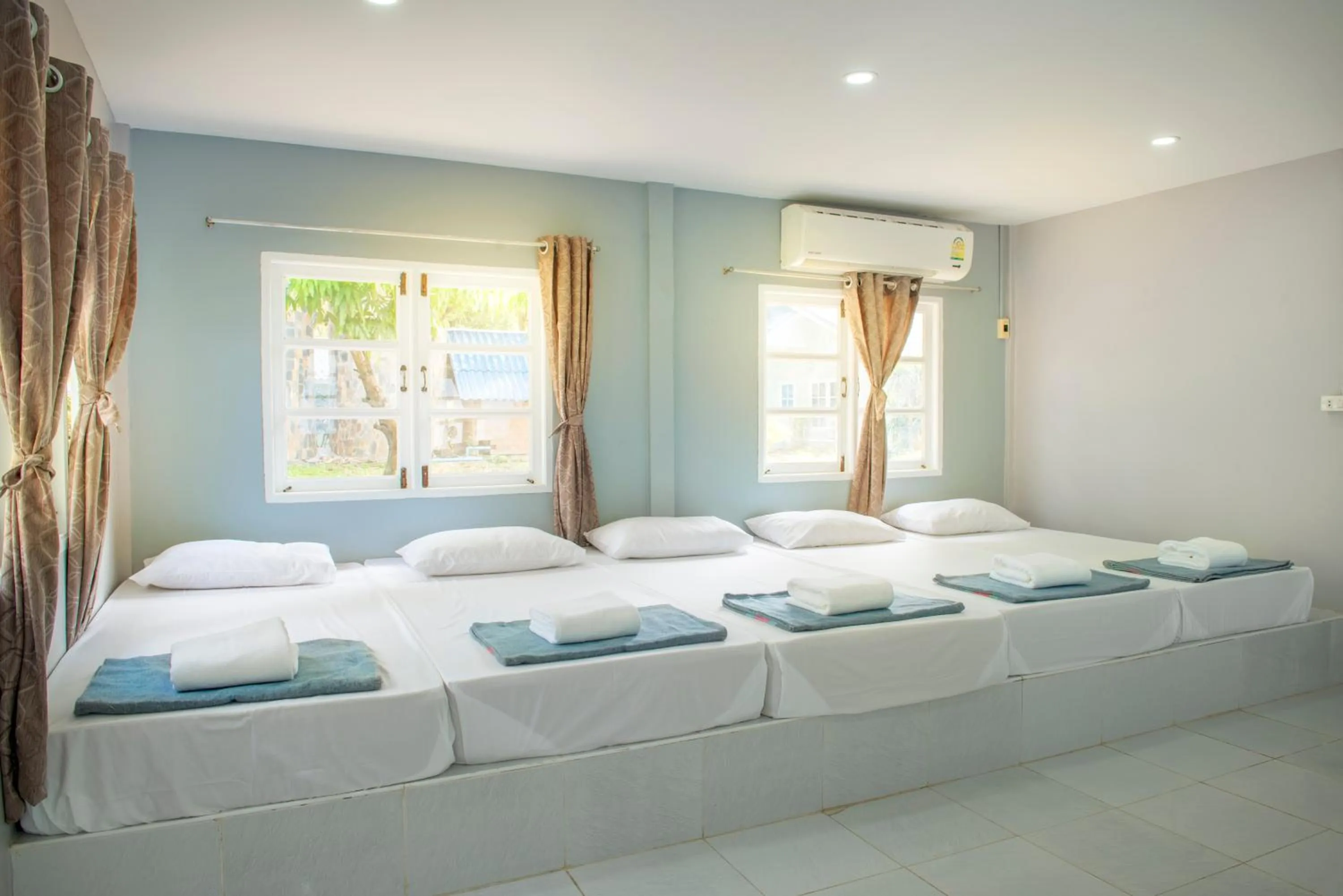 Bedroom, Bed in Ivy Cottage by Qiu