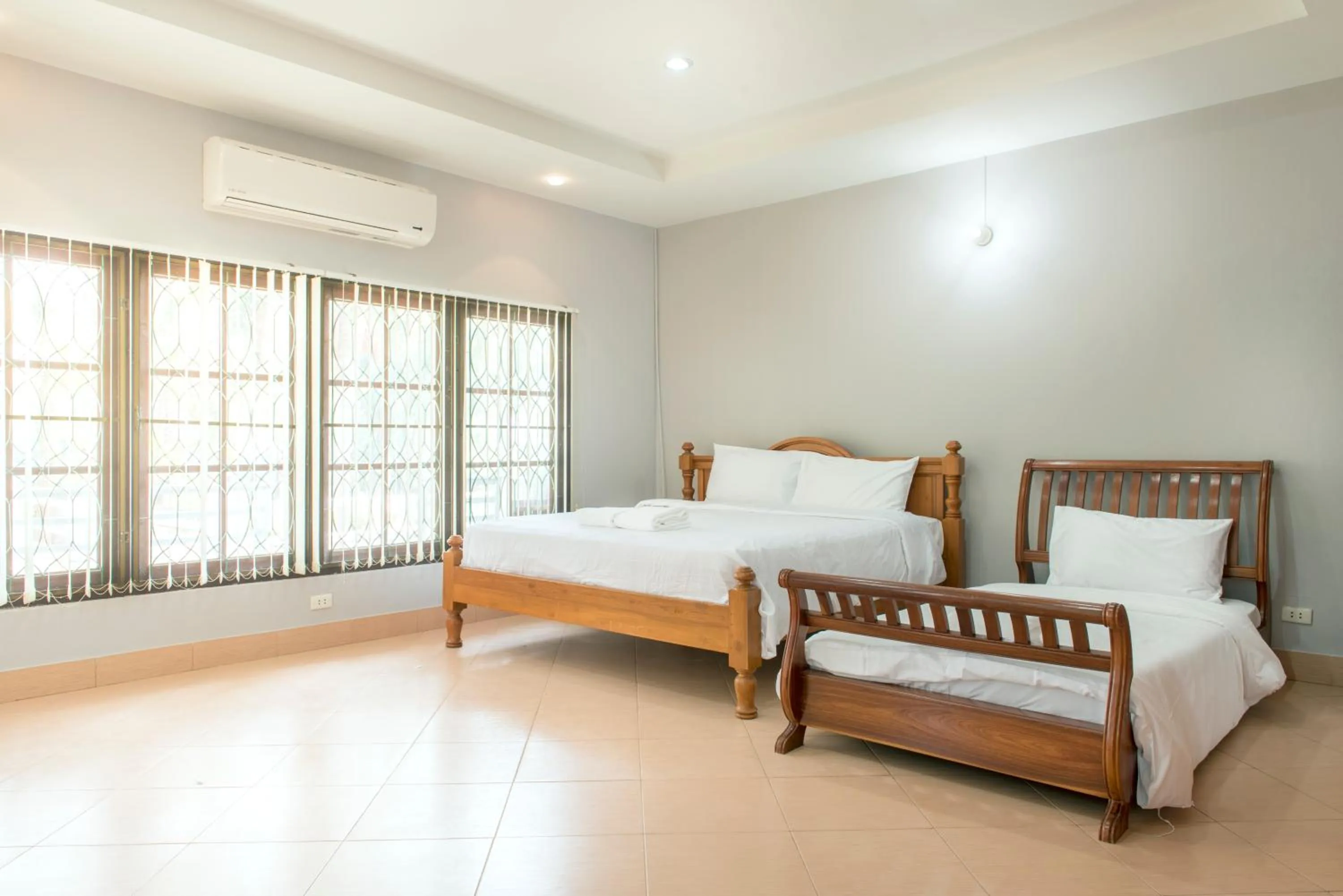 Bedroom, Bed in Ivy Cottage by Qiu