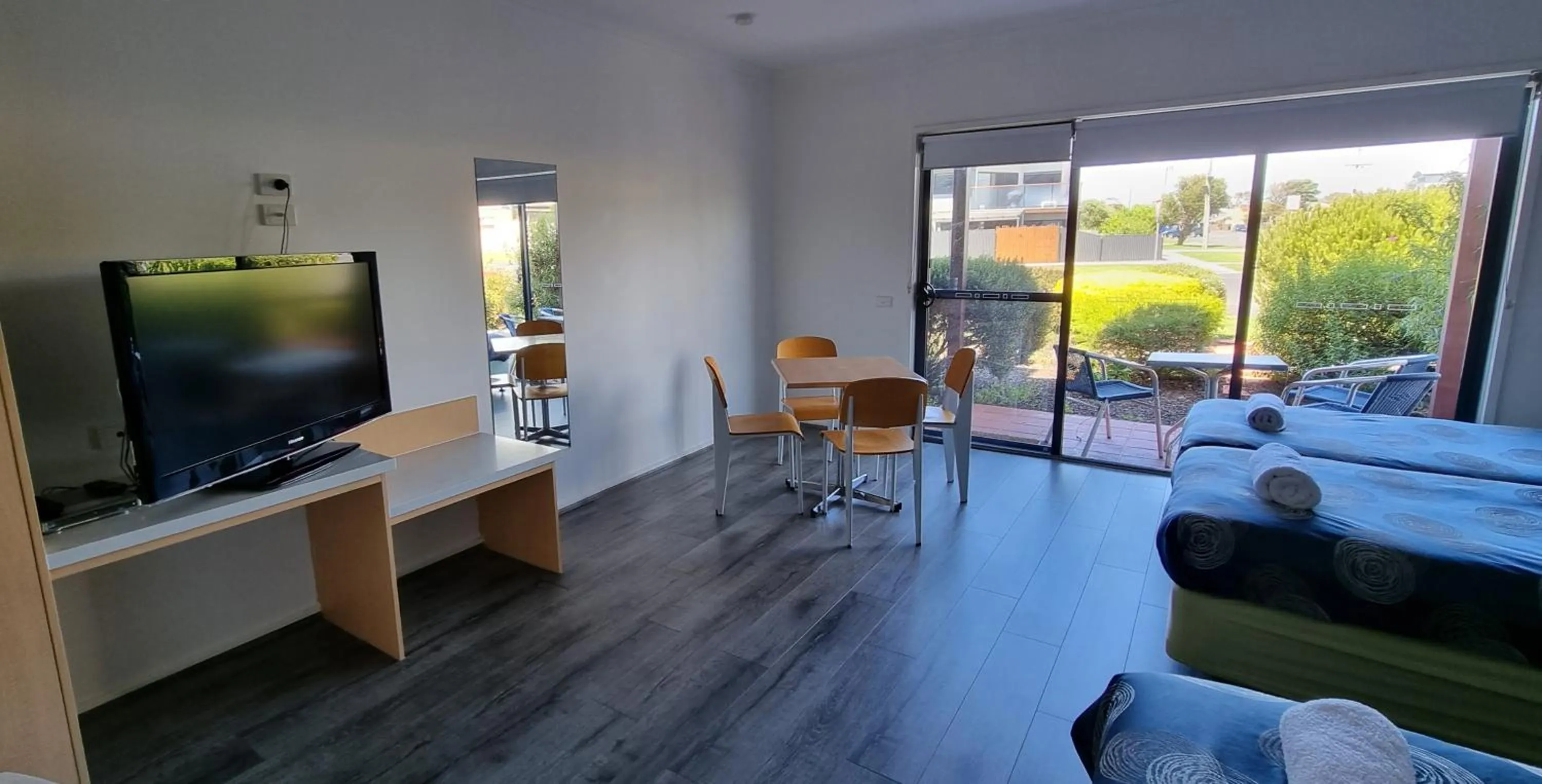 TV and multimedia in Seaview Motel & Apartments