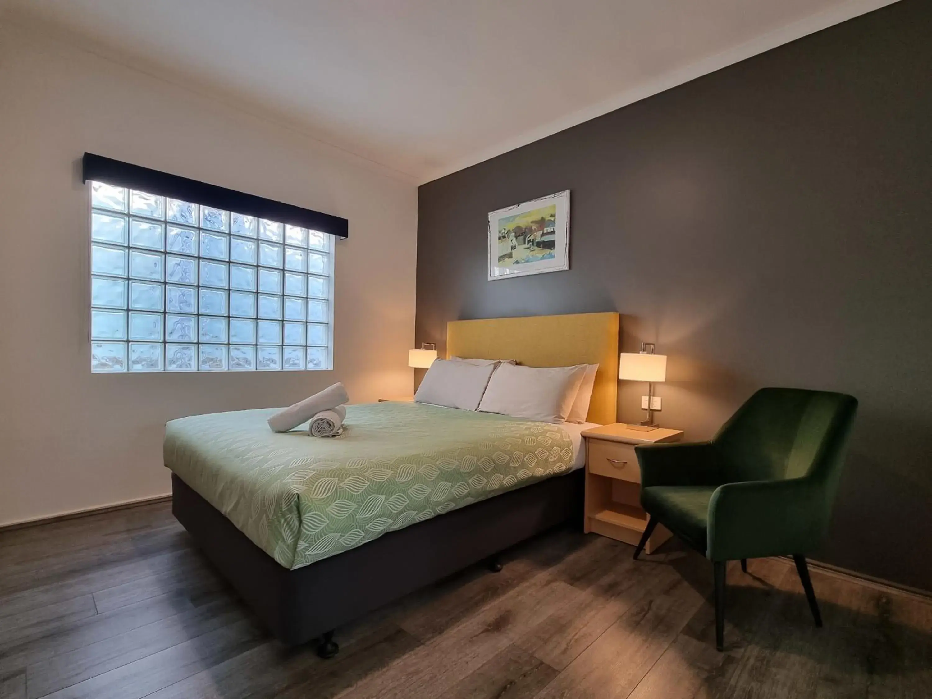 Two-Bedroom Apartment with Balcony in Seaview Motel & Apartments Two-Bedroom Apartment with Balcony in Seaview Motel & Apartments