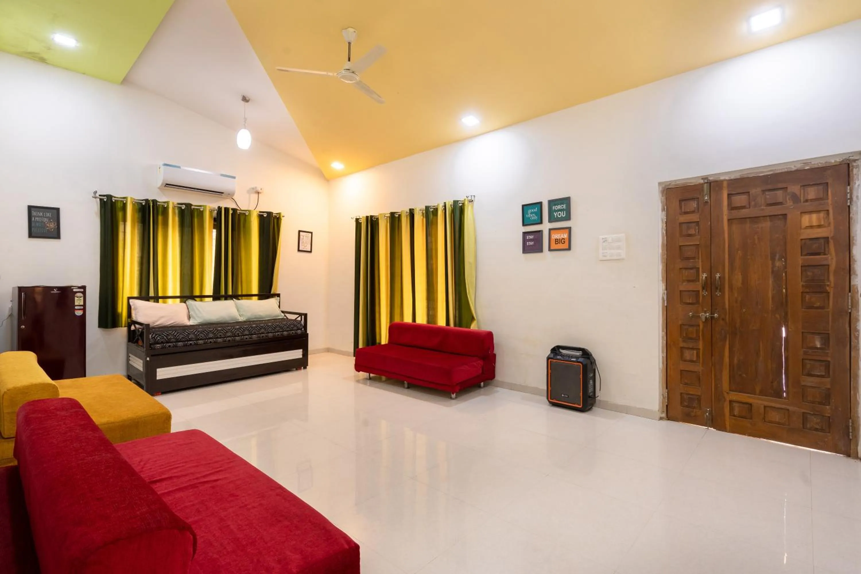 Living room in Natures Dreamland Holiday Homes, Igatpuri