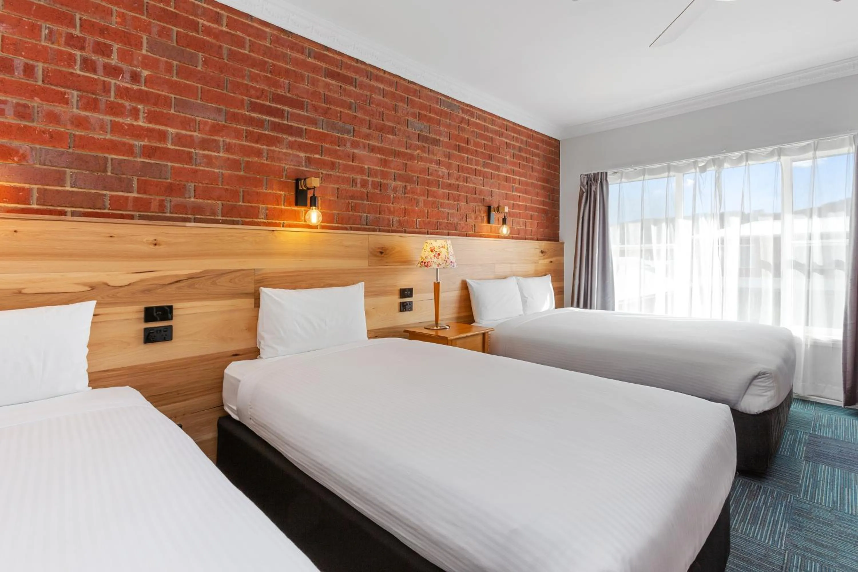 Bedroom, Bed in The International Motel Apollo Bay