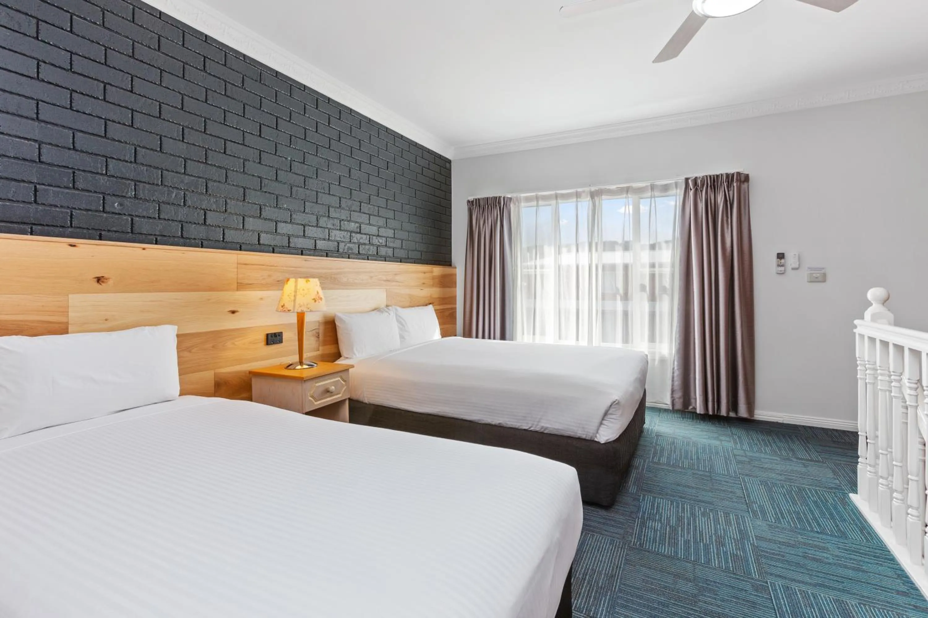 Bedroom, Bed in The International Motel Apollo Bay