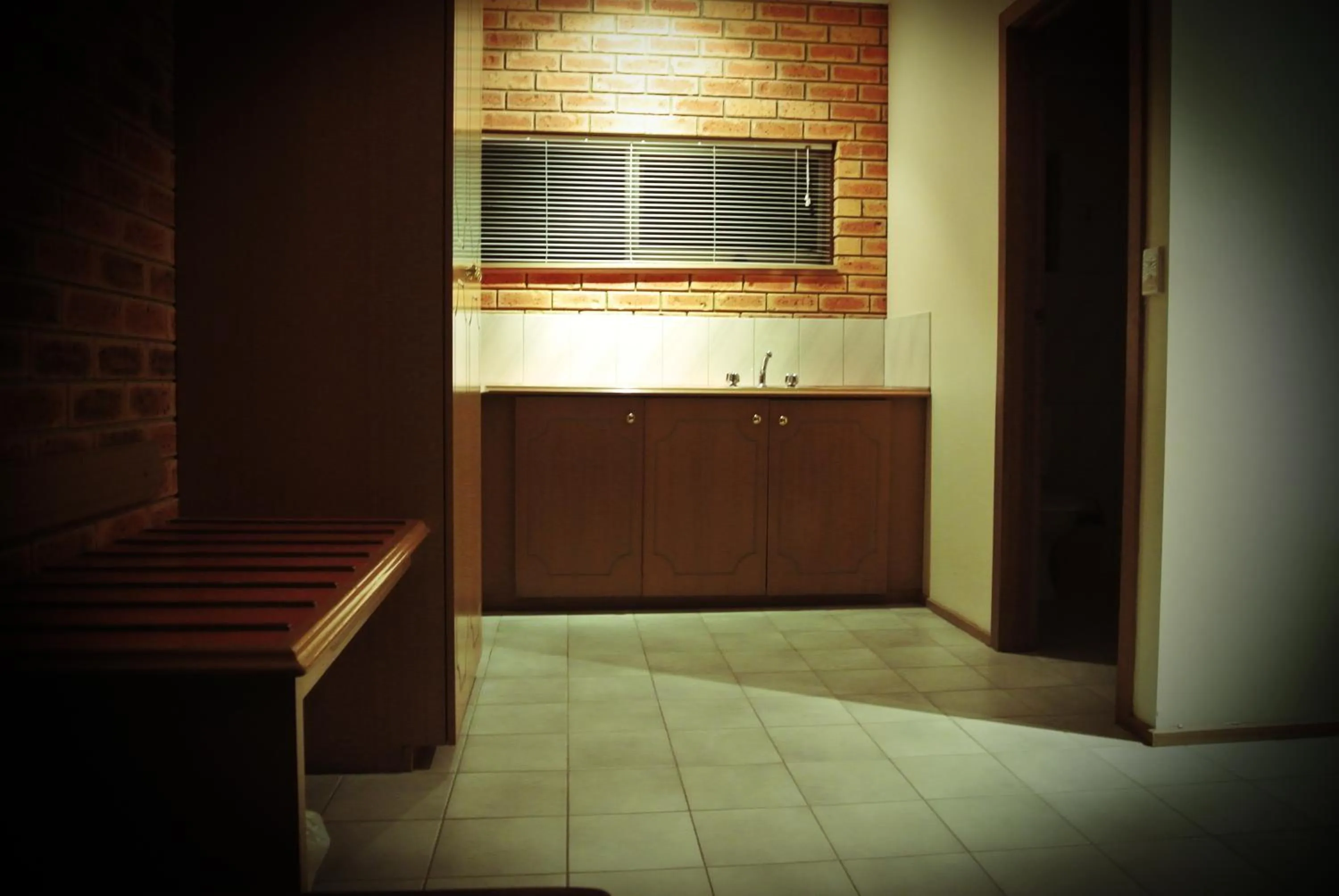 Kitchen or kitchenette in Eltham Motor Inn