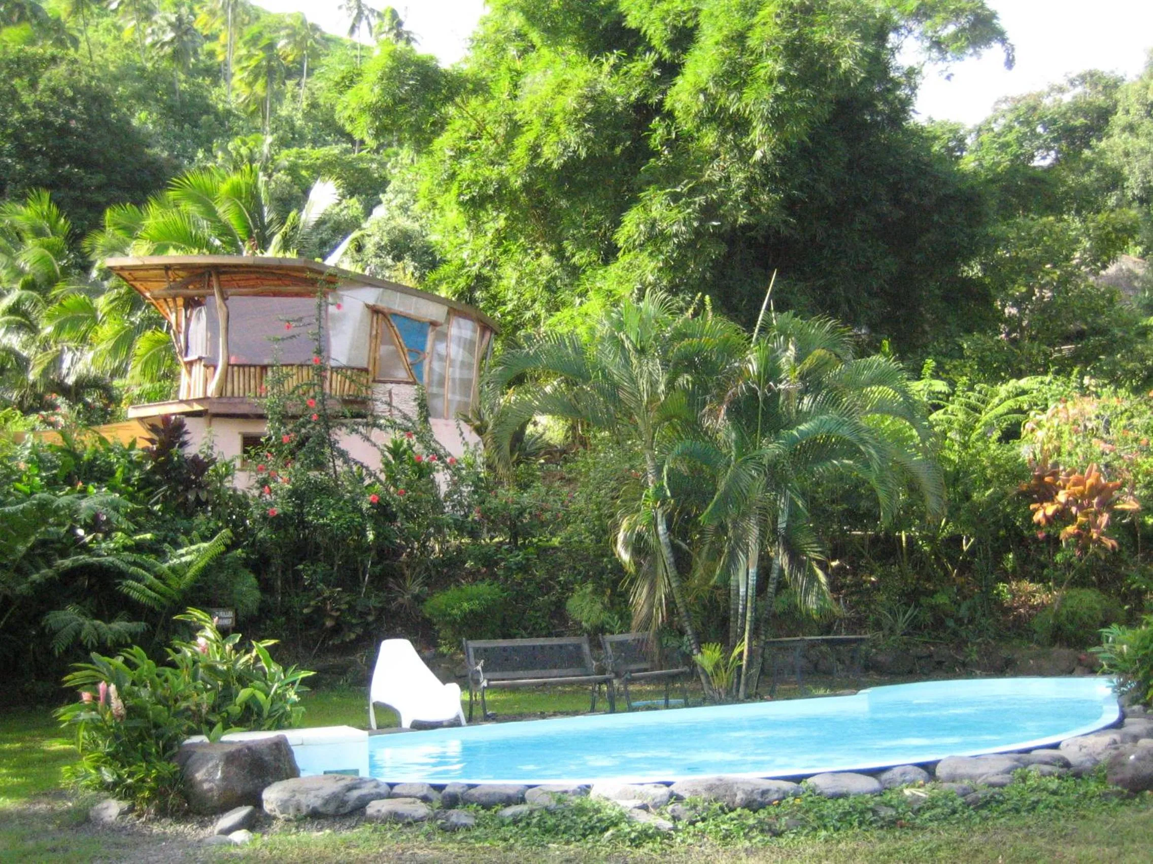 Swimming pool in Vanira Lodge