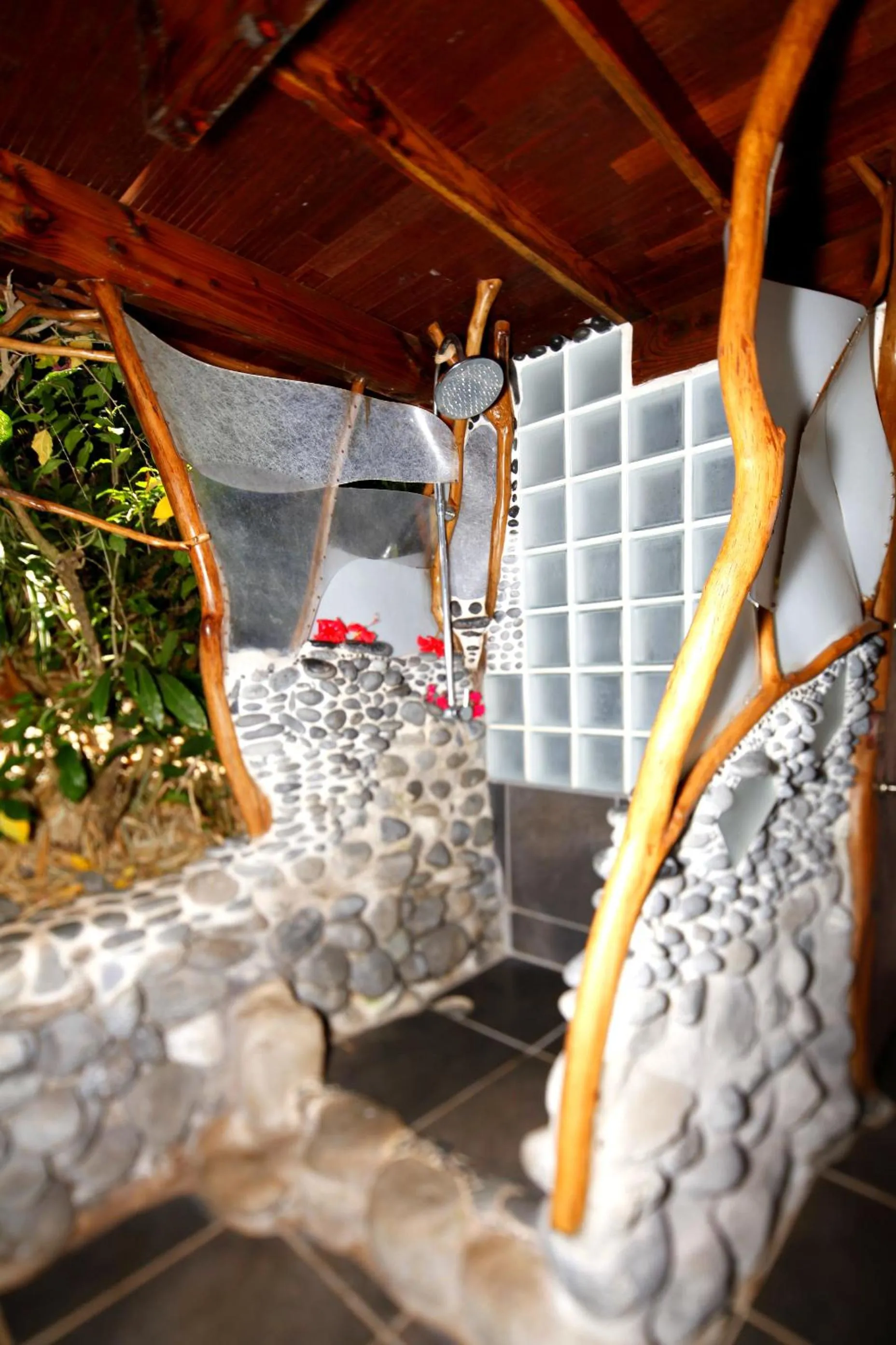 Shower in Vanira Lodge