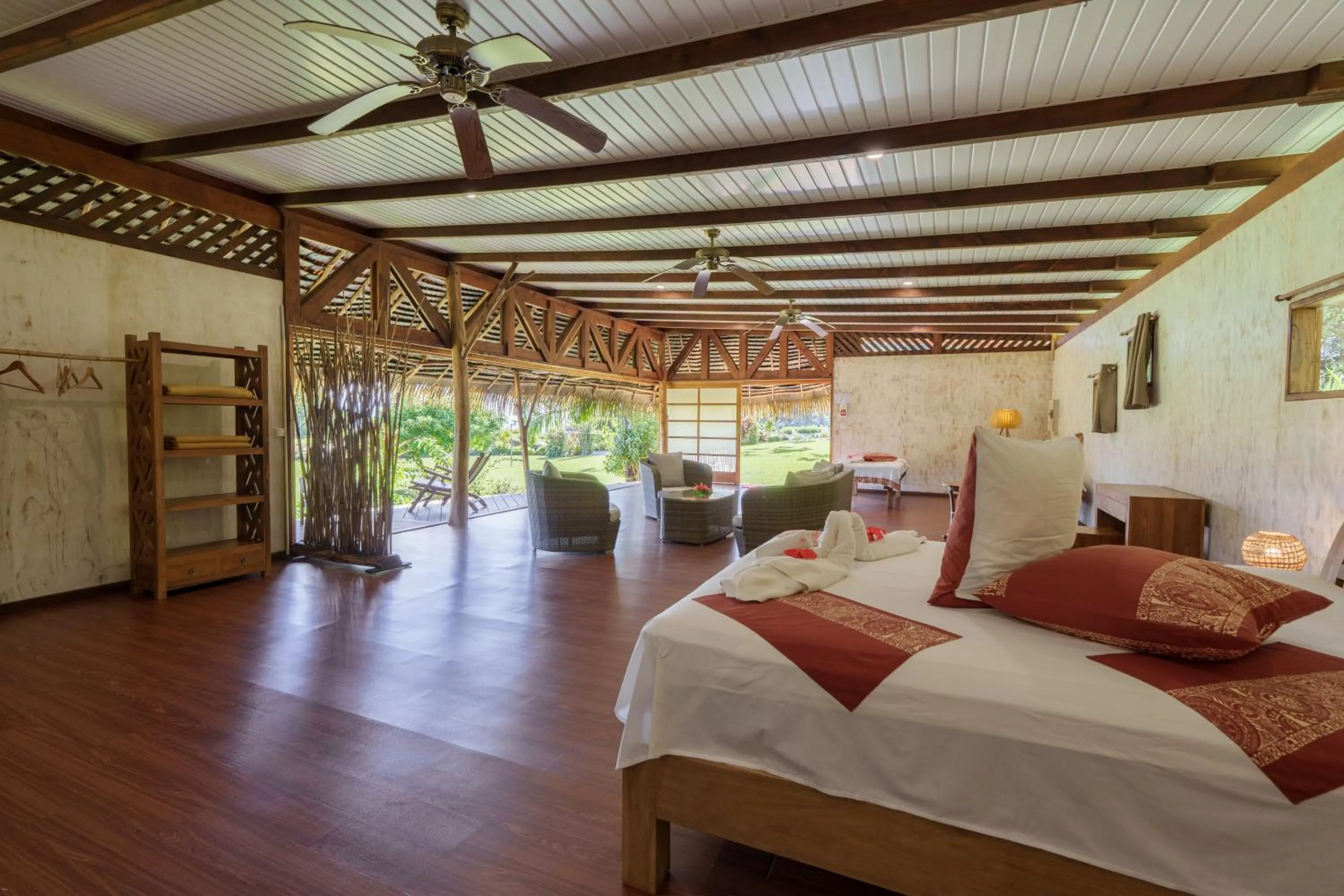 Bed in Vanira Lodge