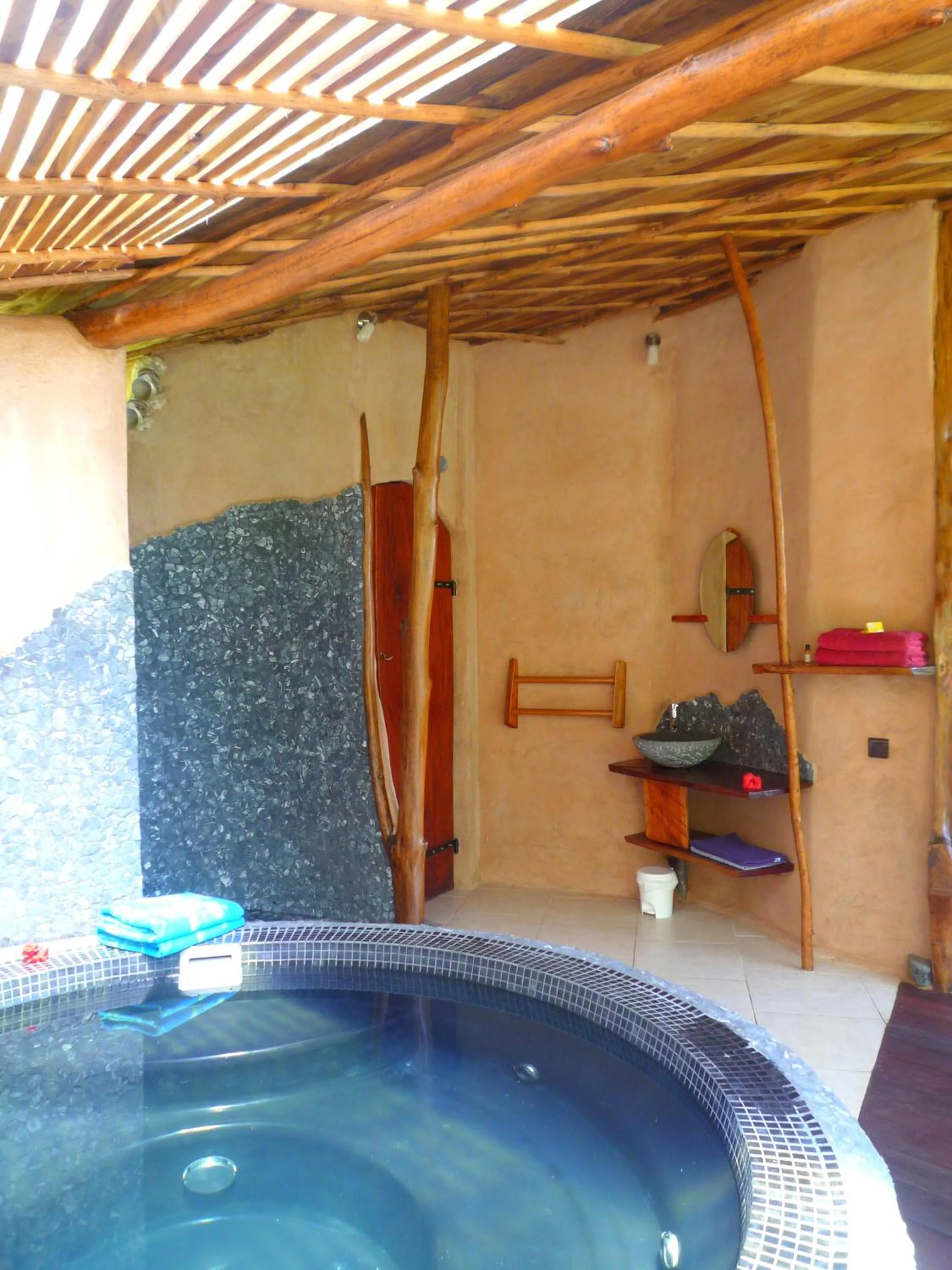 Shower in Vanira Lodge