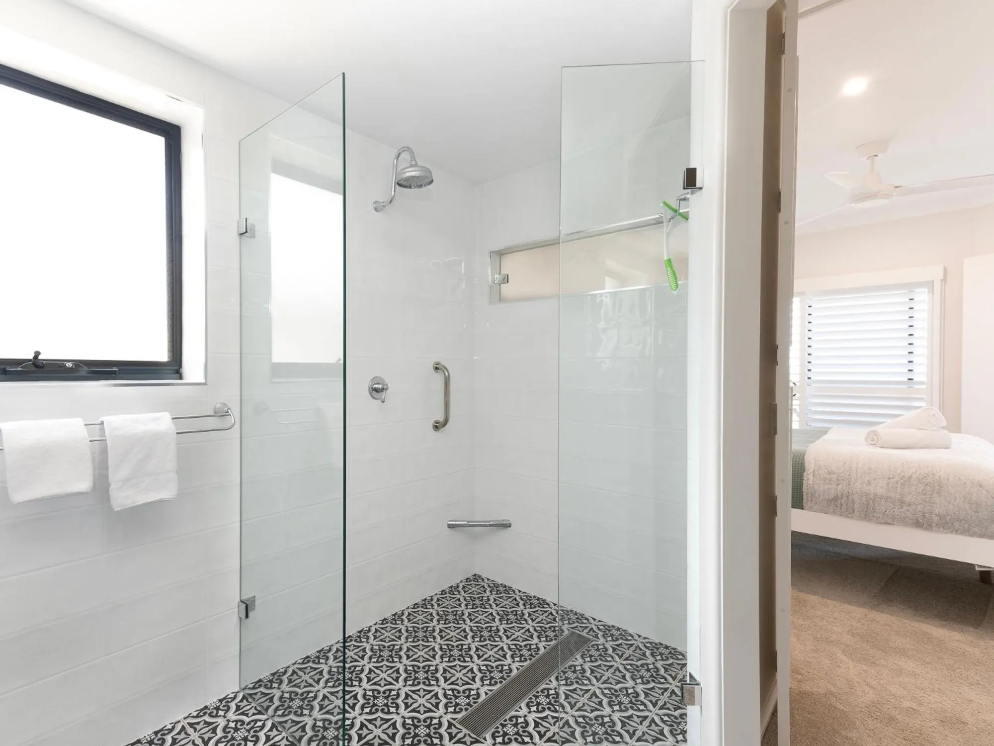 Bathroom, Bed in The Sands Resort at Yamba