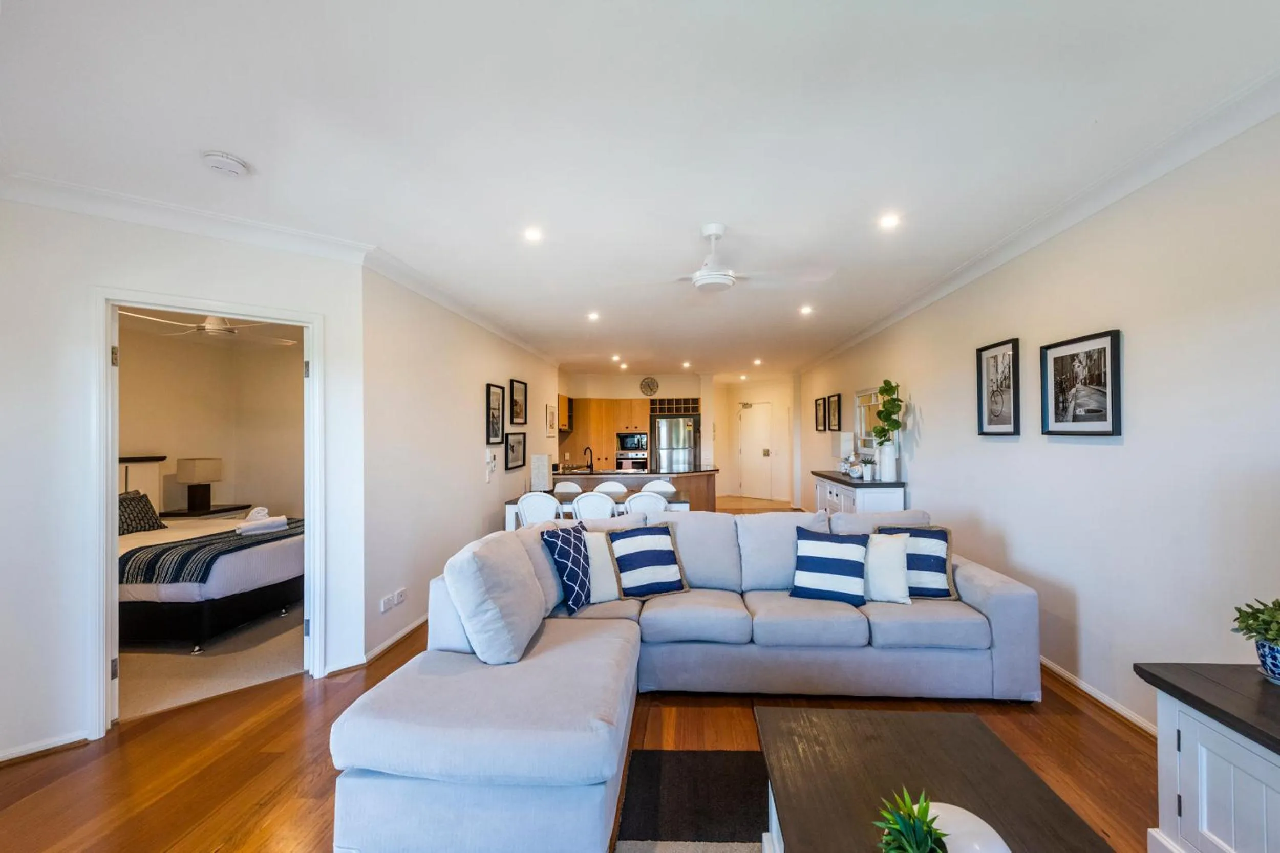 Living room, Bed in The Sands Resort at Yamba