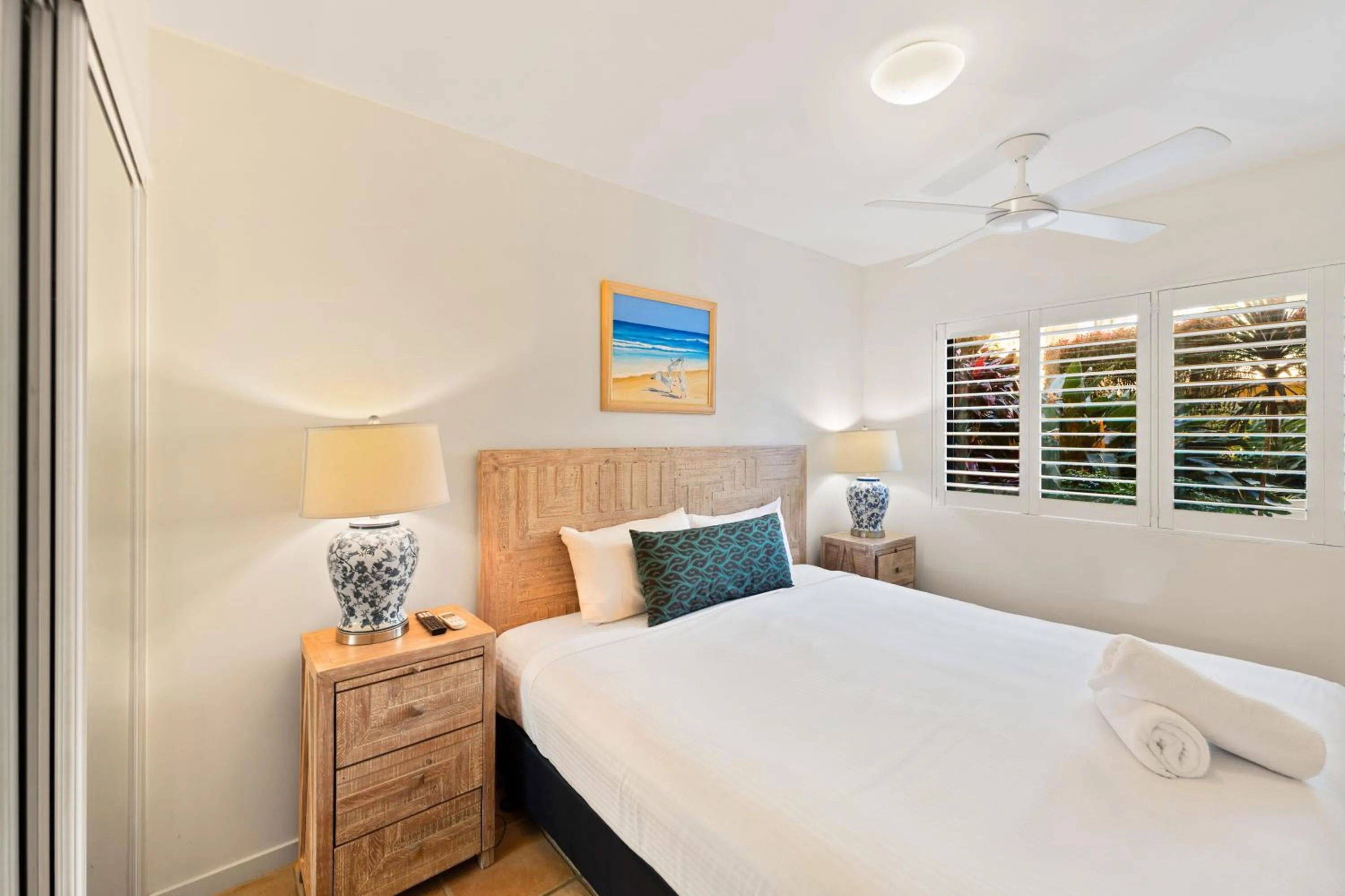 Bed in The Cove Yamba