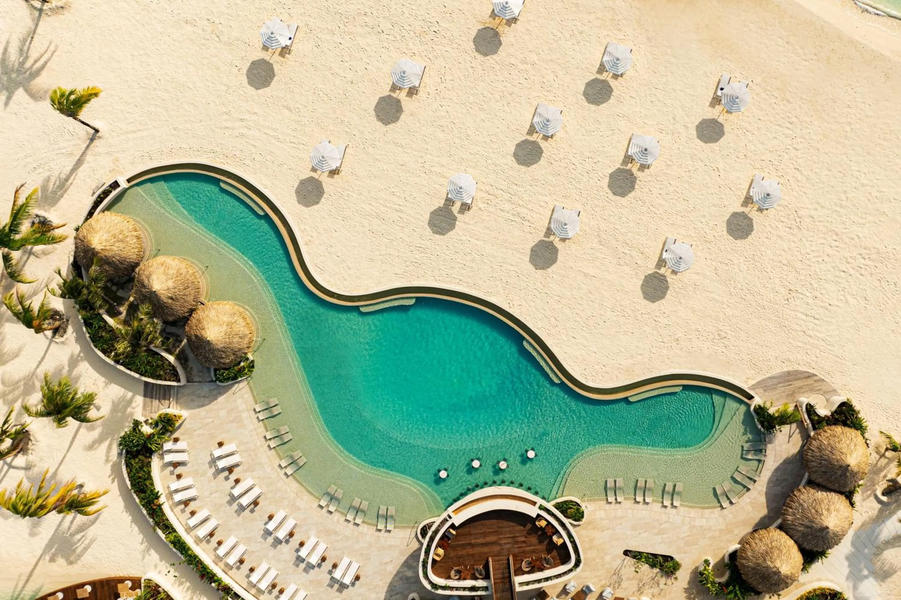 Swimming pool in Westin Bora Bora Resort & Spa