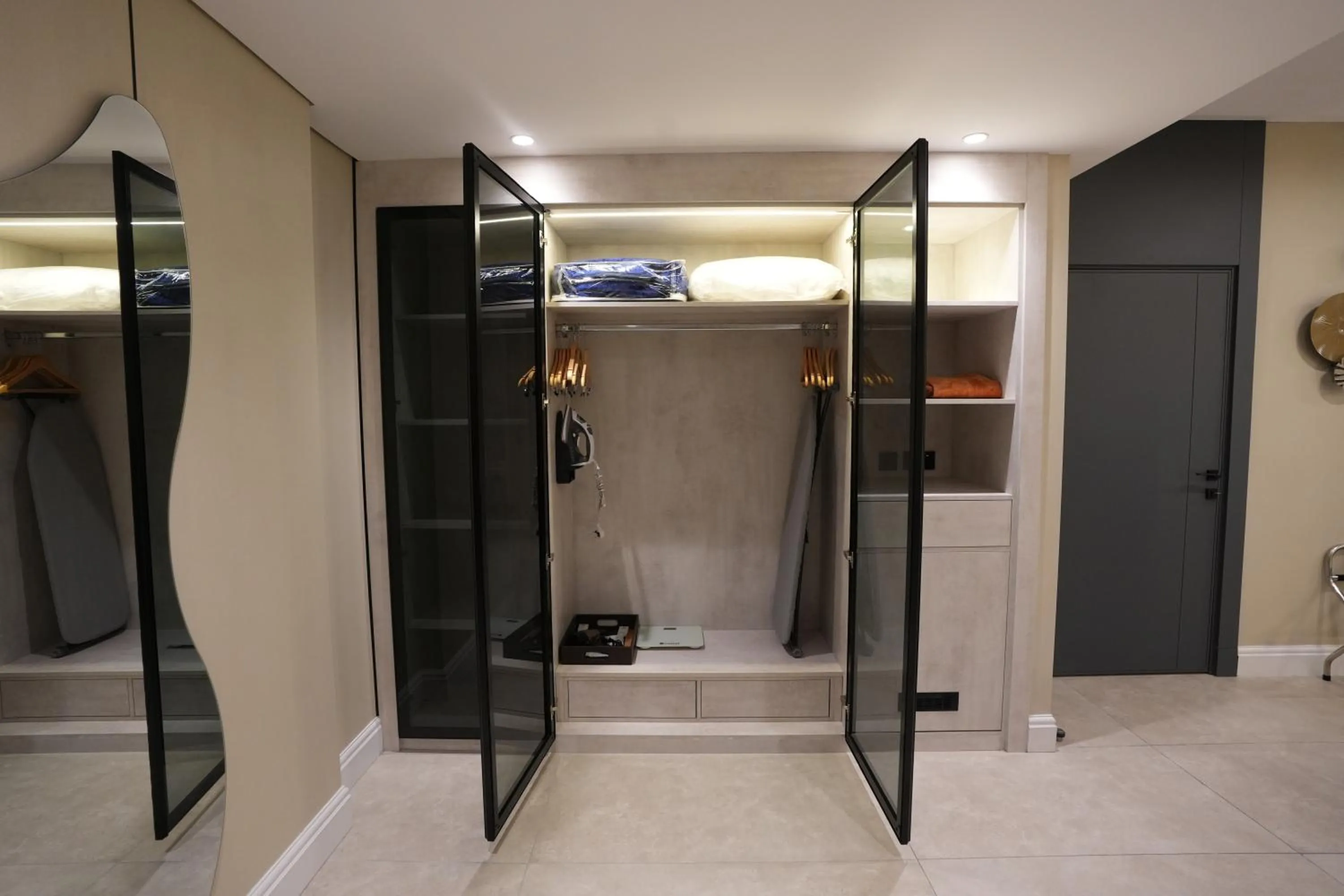 wardrobe in Casablanca Elite