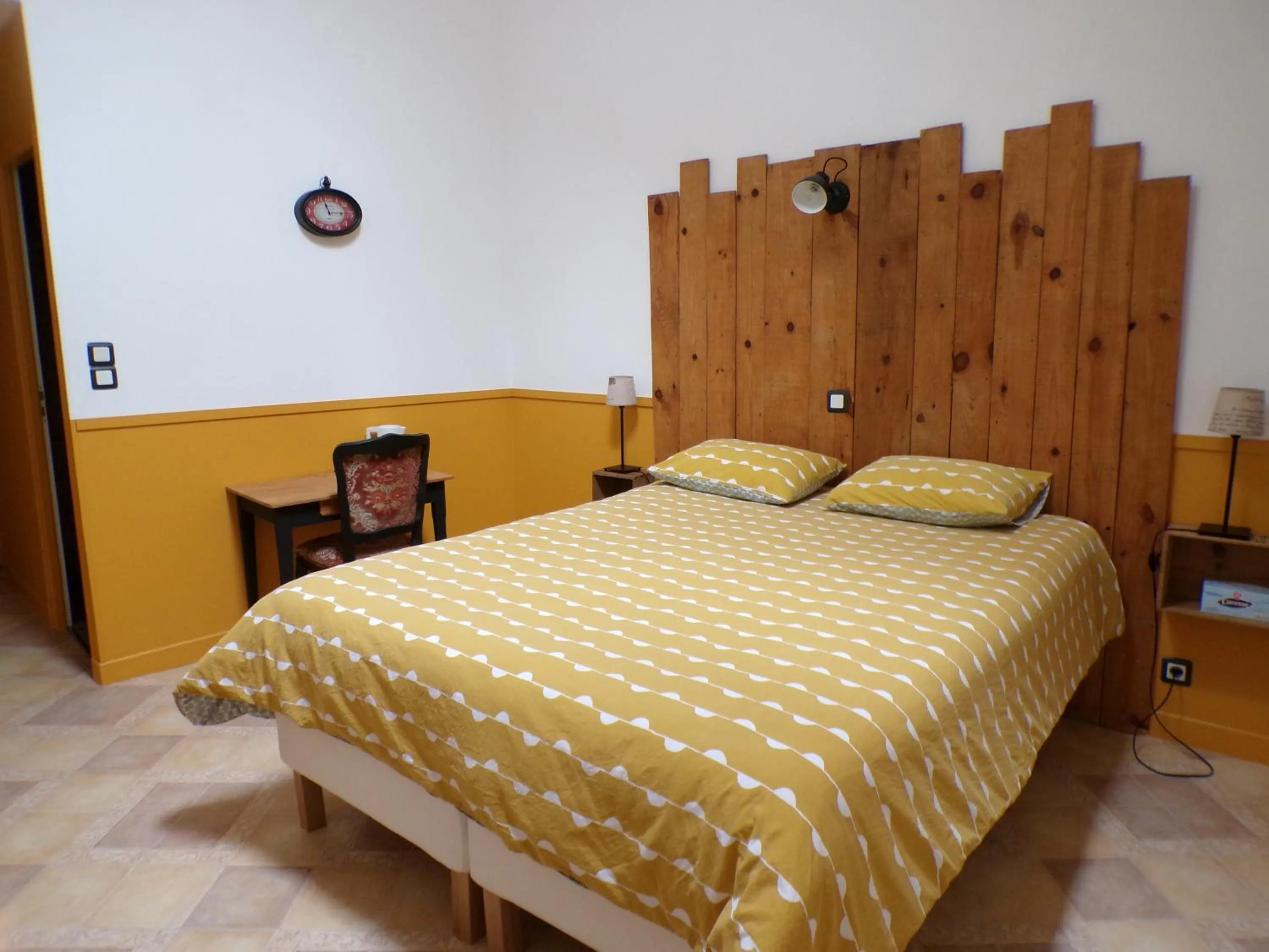 Photo of the whole room, Bed in Le Logis de la Venise Verte