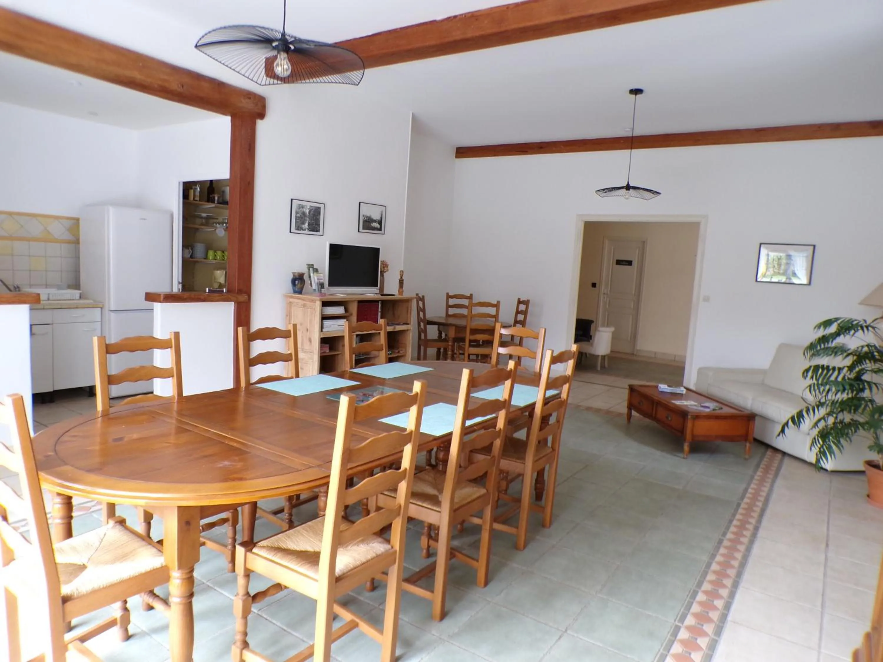 Communal lounge/ TV room in Le Logis de la Venise Verte