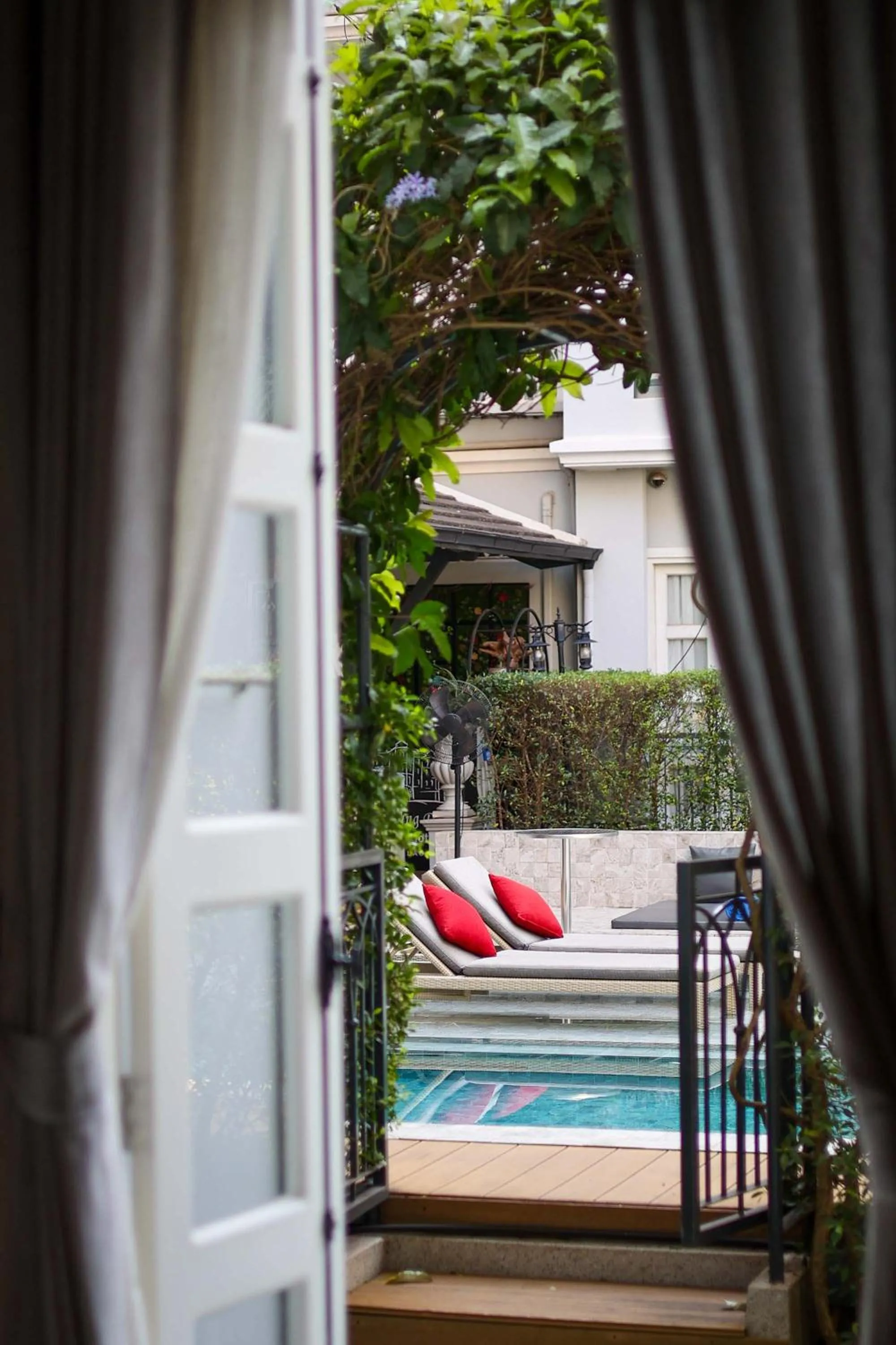 Pool view in Le Thatluang D'oR Boutique Hotel