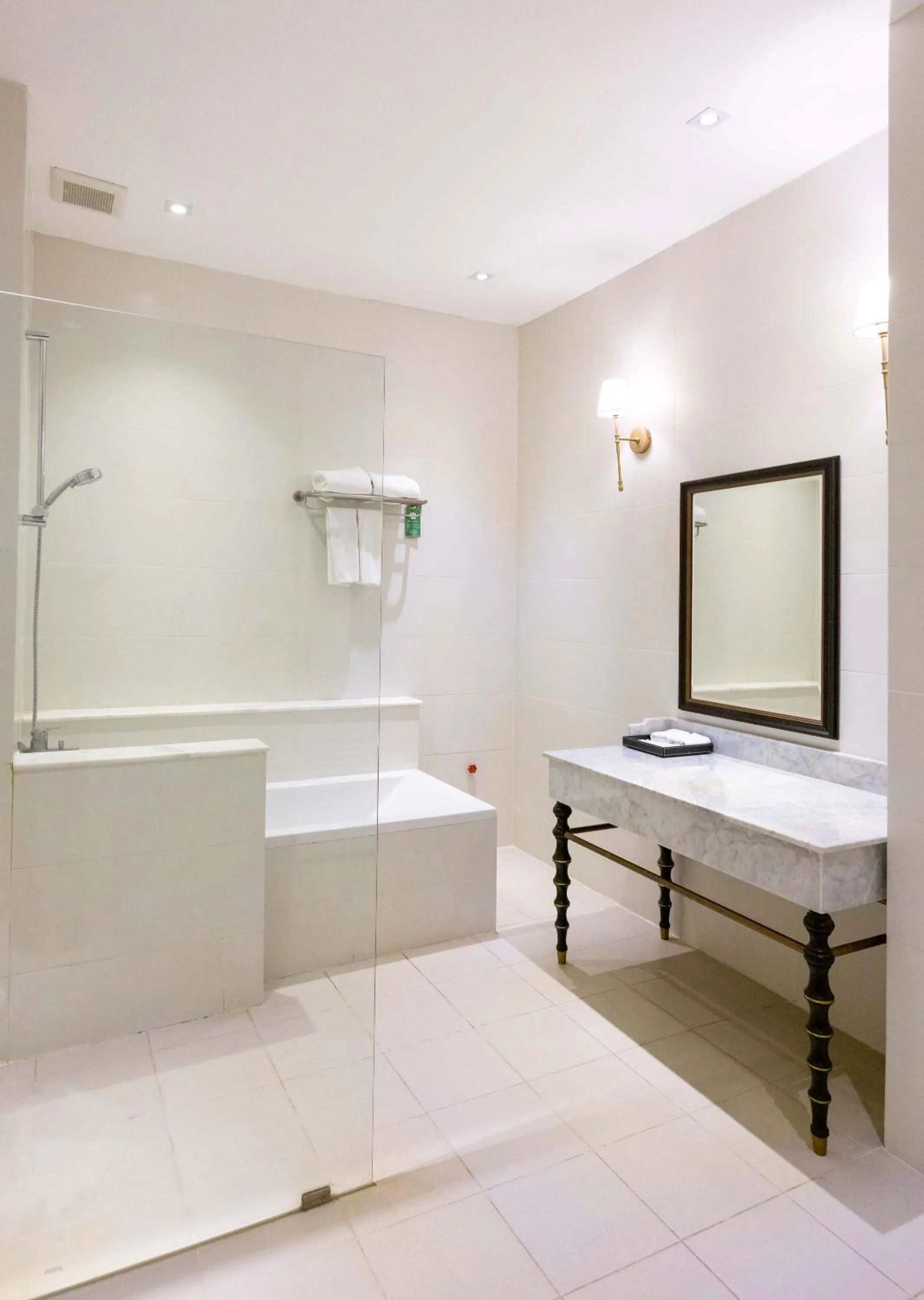 Bath in Le Thatluang D'oR Boutique Hotel