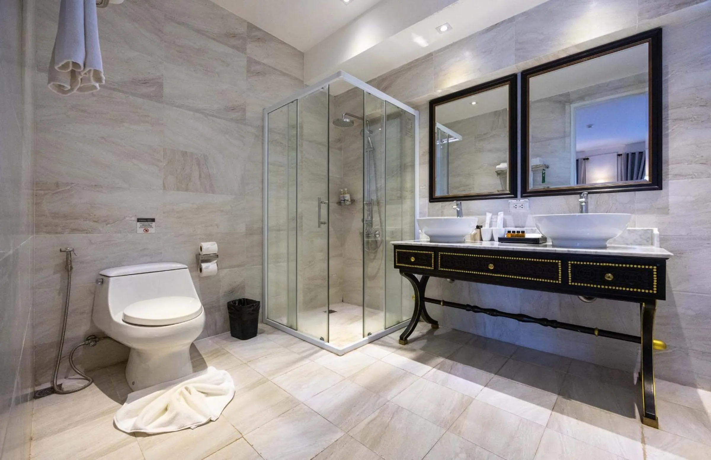 Bathroom in Le Thatluang D'oR Boutique Hotel