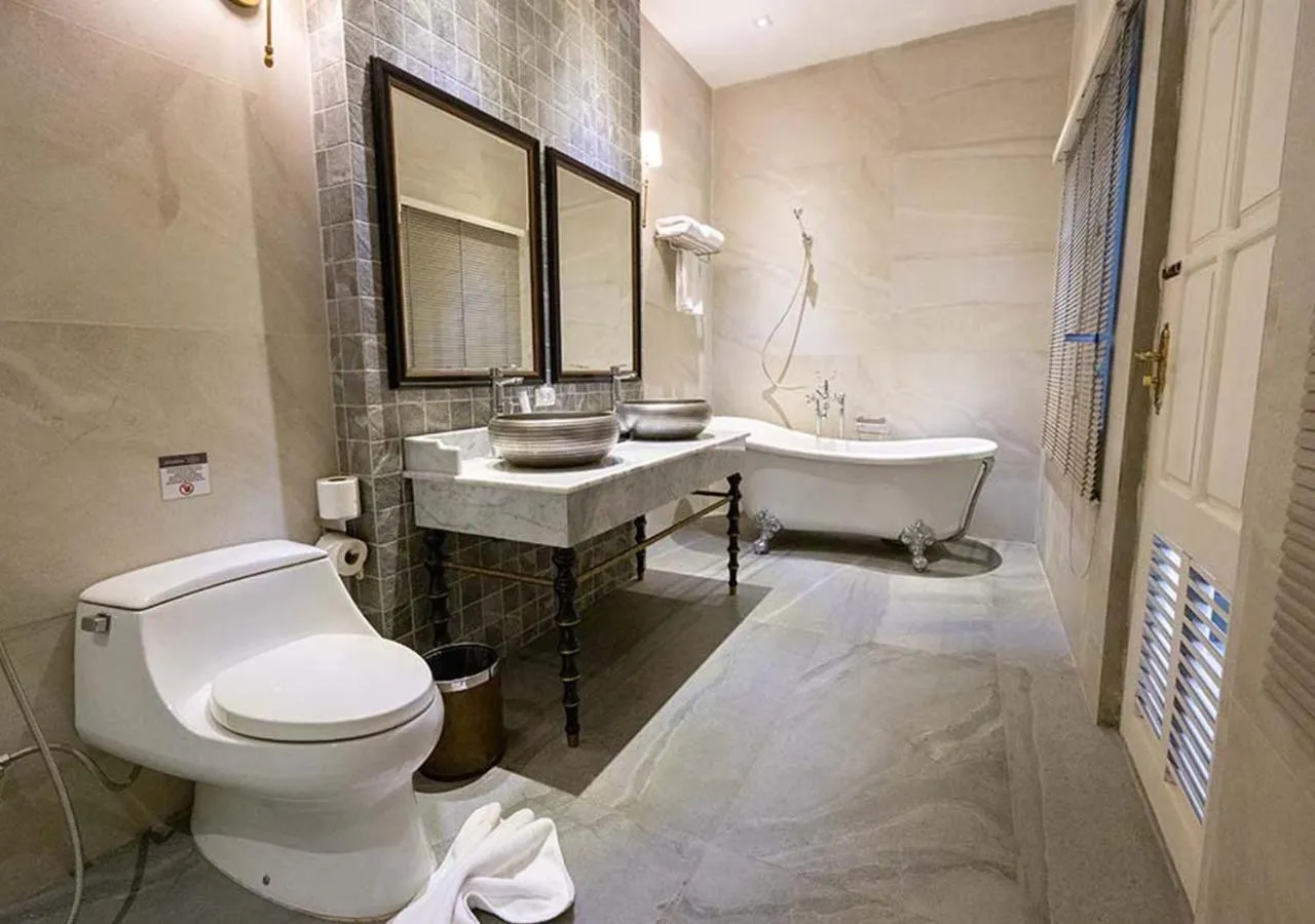 Bathroom in Le Thatluang D'oR Boutique Hotel