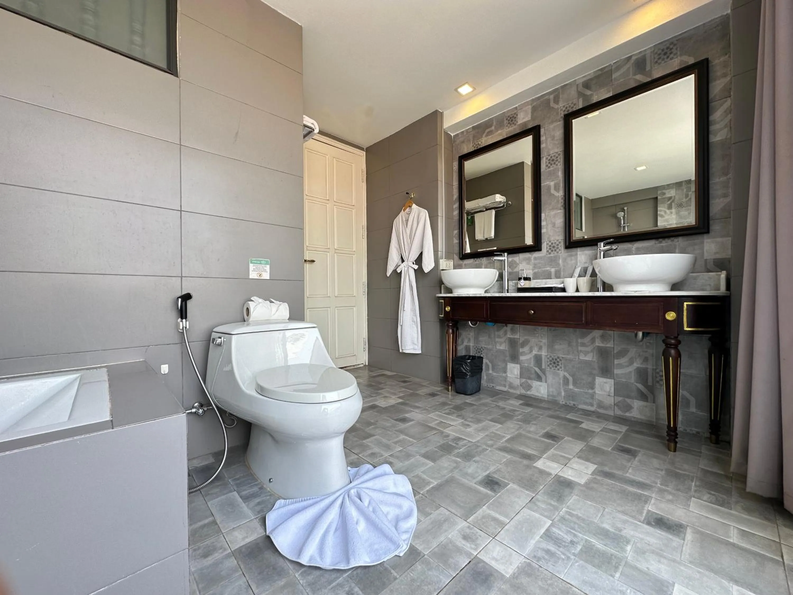 Bathroom in Le Thatluang D'oR Boutique Hotel