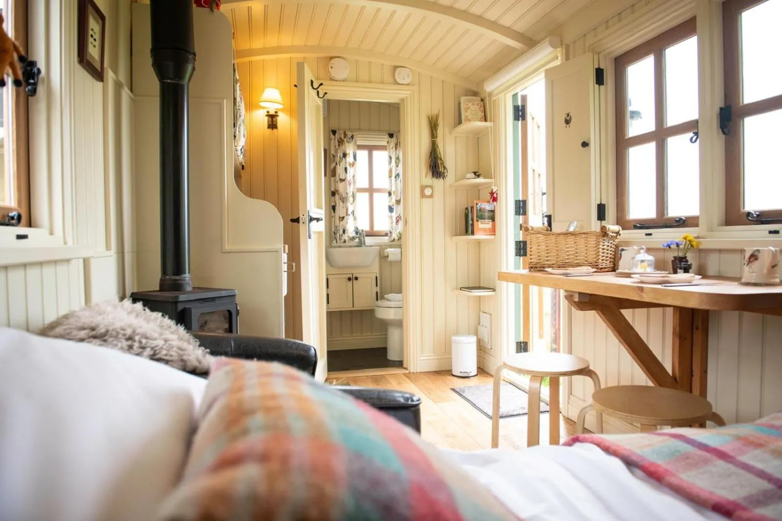 Photo of the whole room, Bed in Morndyke Shepherds Huts