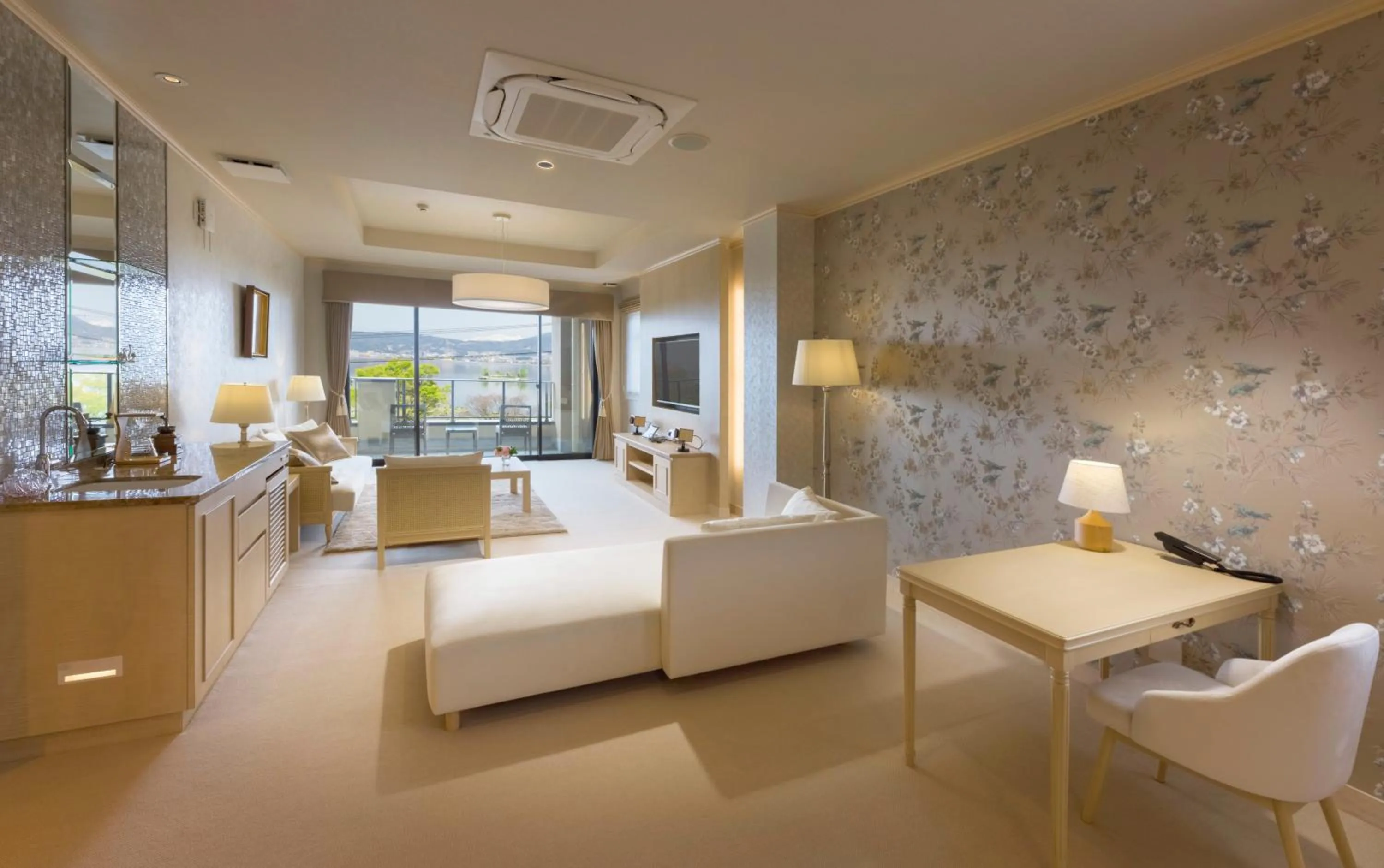 Living room, Bed in Katakura Silk Hotel