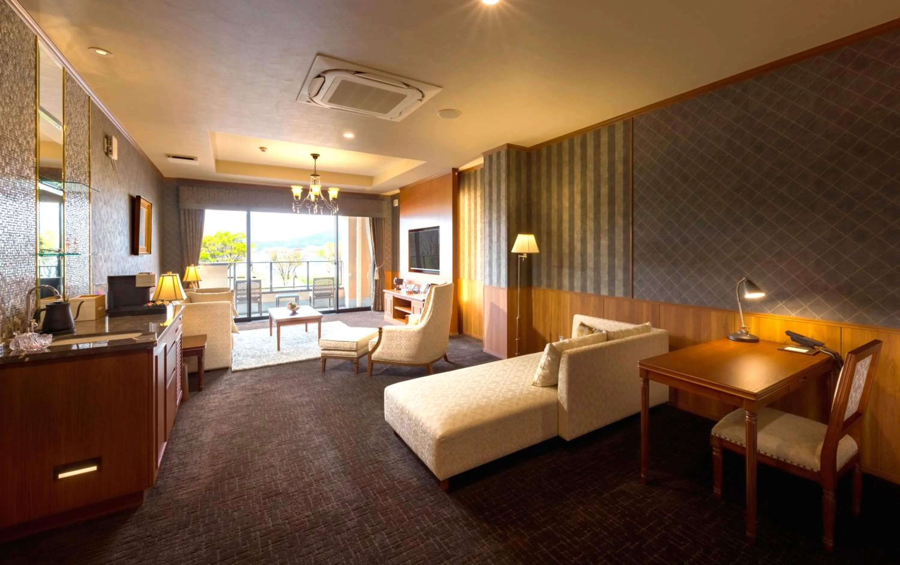 Living room, Bed in Katakura Silk Hotel