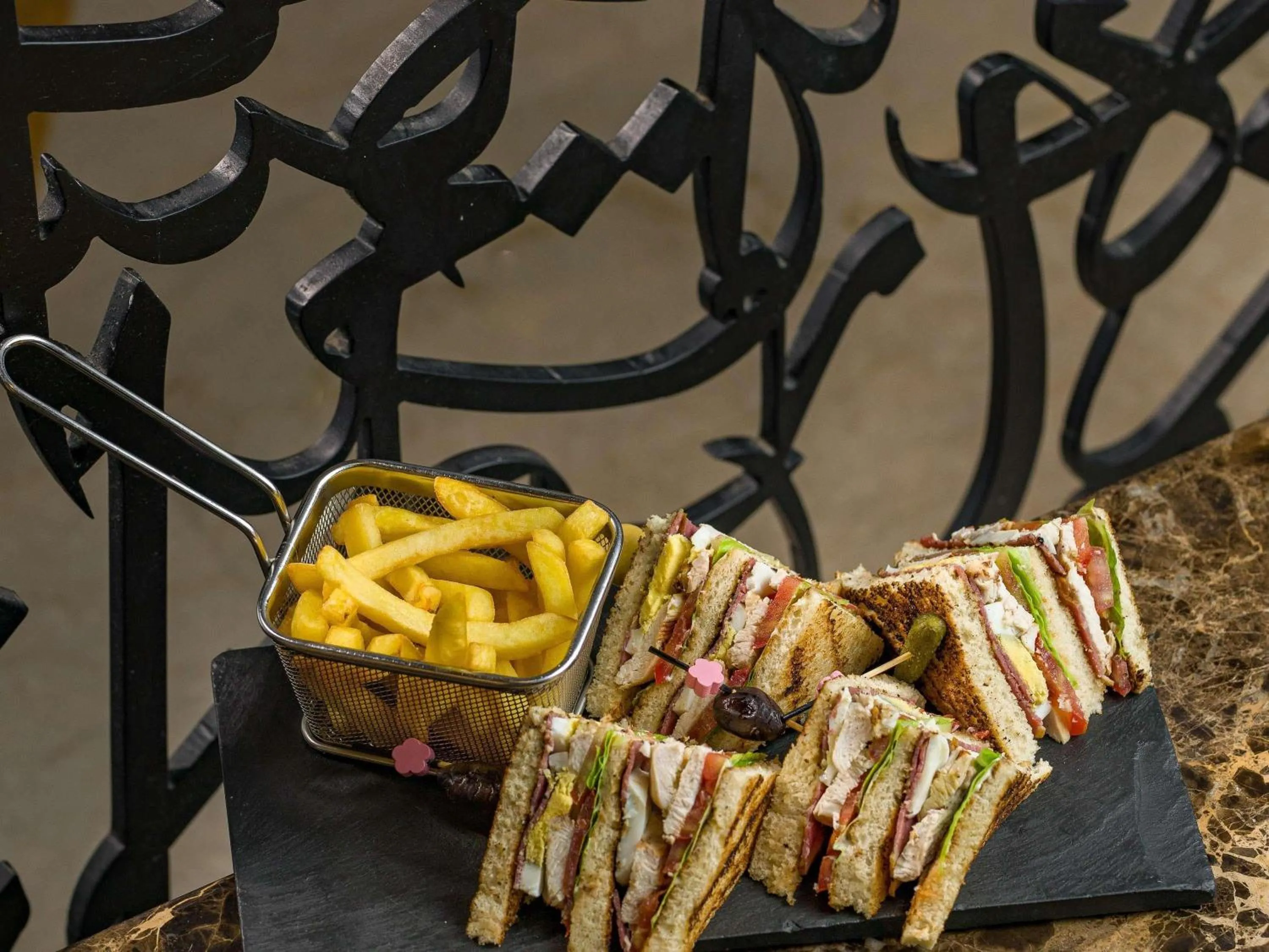 Lounge or bar in Mövenpick Hotel du Lac Tunis