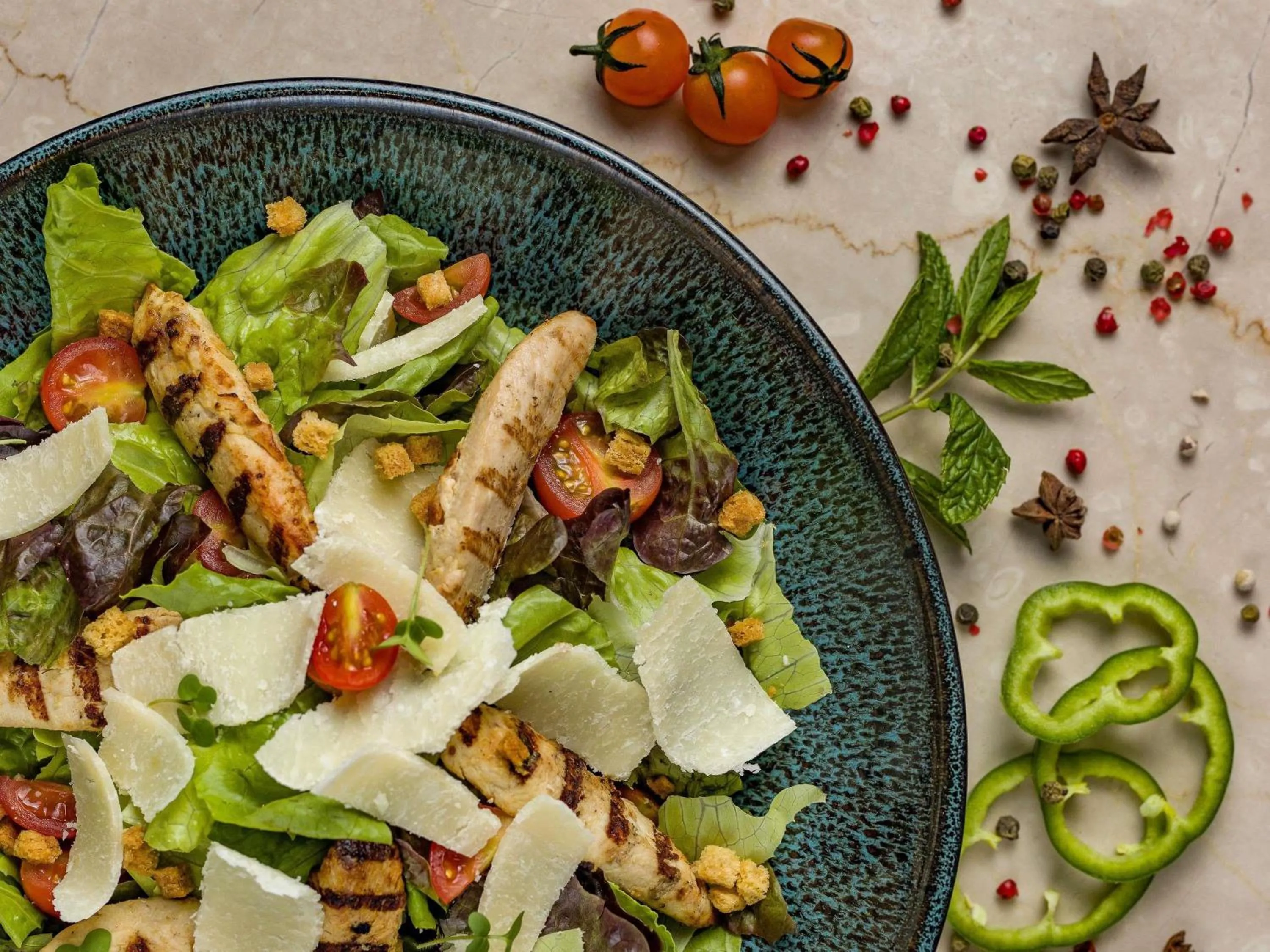 Lounge or bar in Mövenpick Hotel du Lac Tunis