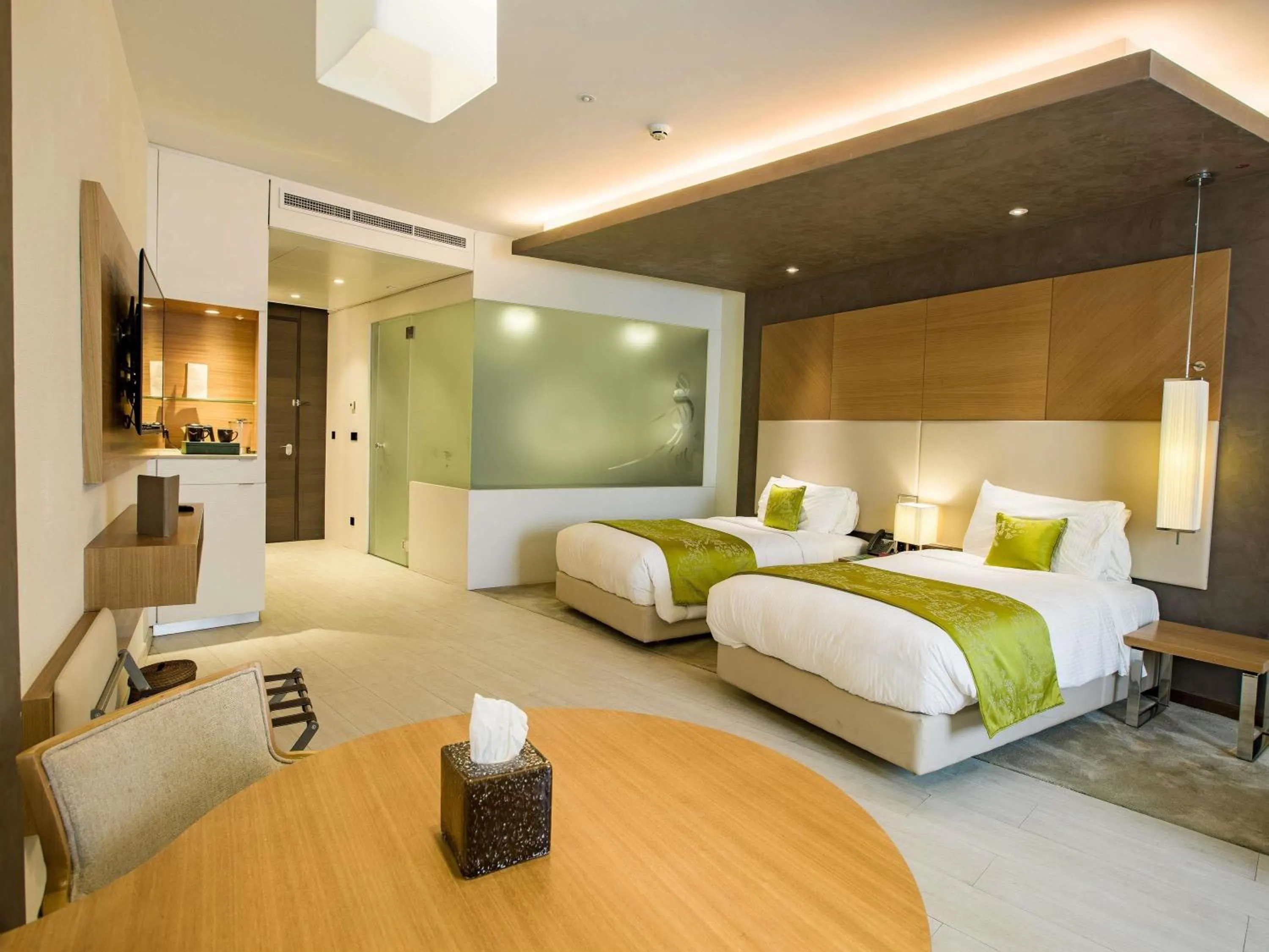 Bedroom, Bed in Mövenpick Hotel du Lac Tunis