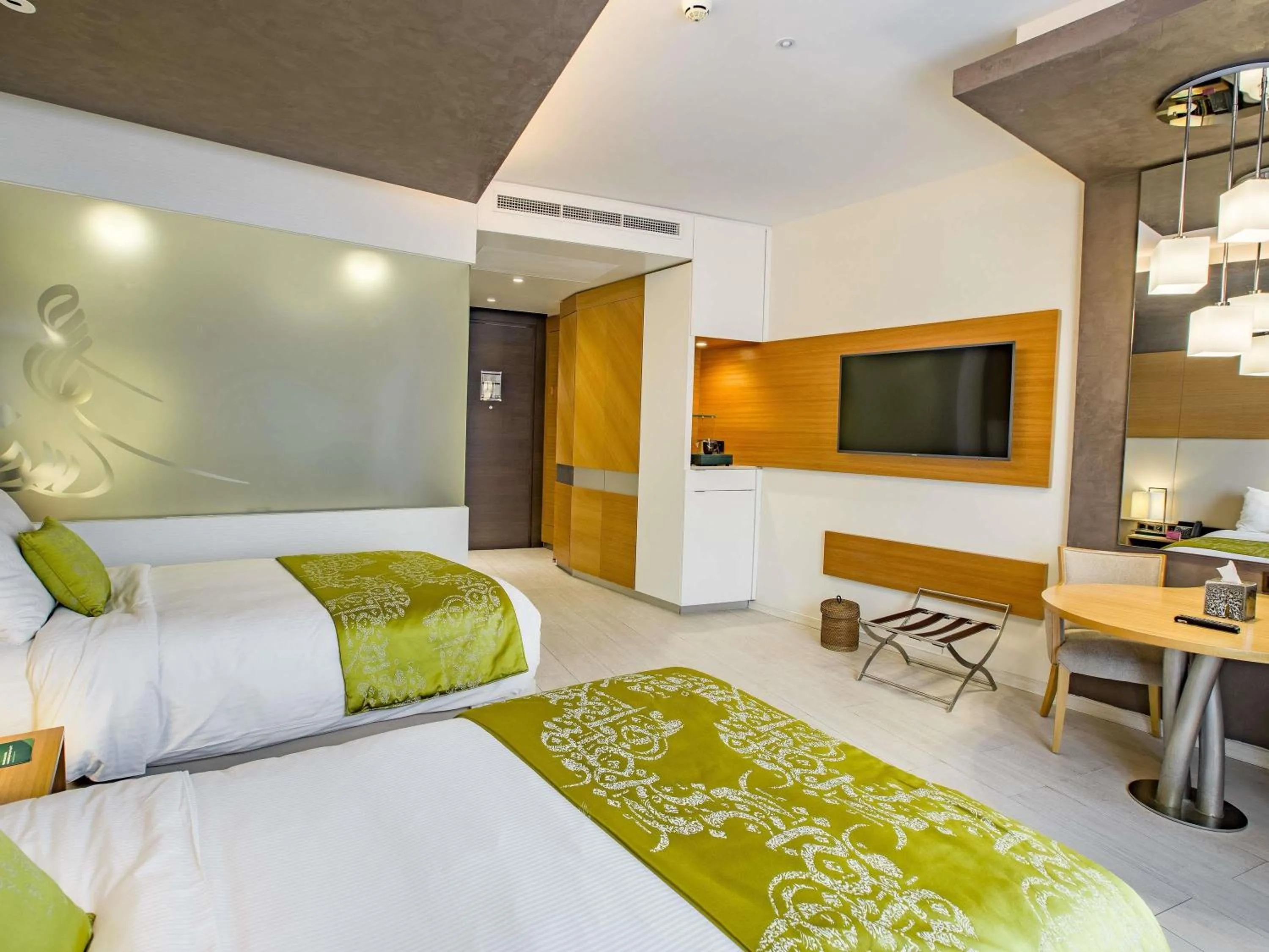 Bedroom, Bed in Mövenpick Hotel du Lac Tunis