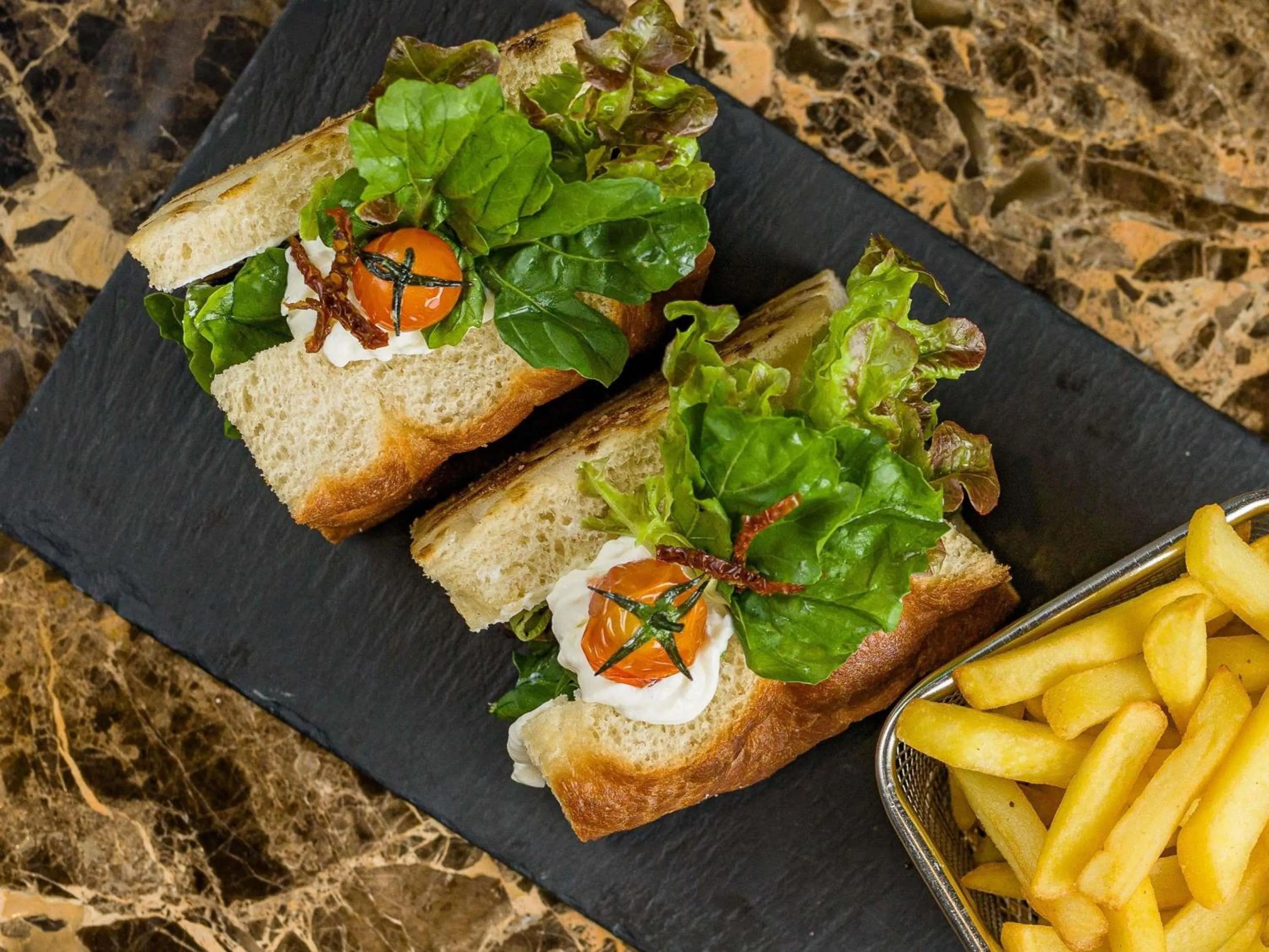 Lounge or bar in Mövenpick Hotel du Lac Tunis