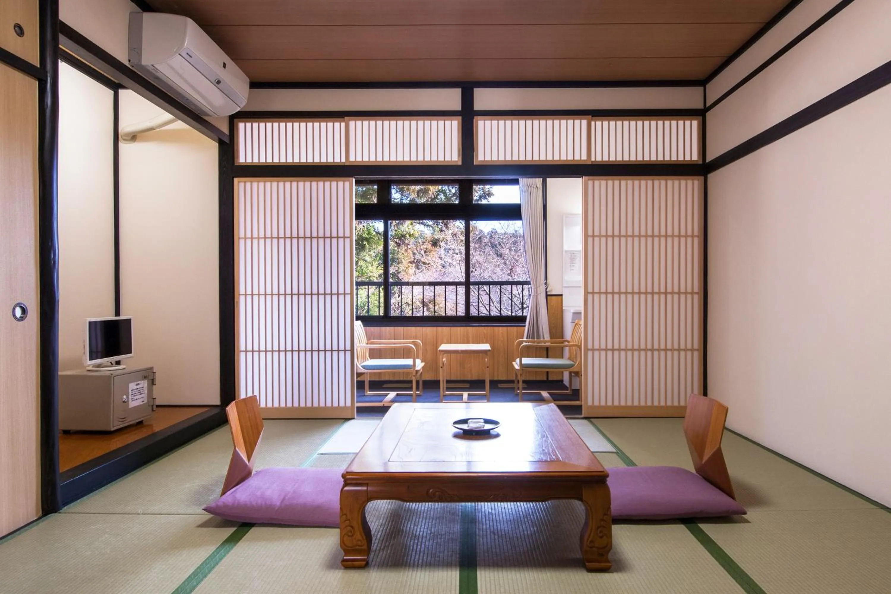 Photo of the whole room in Nikko Tokanso