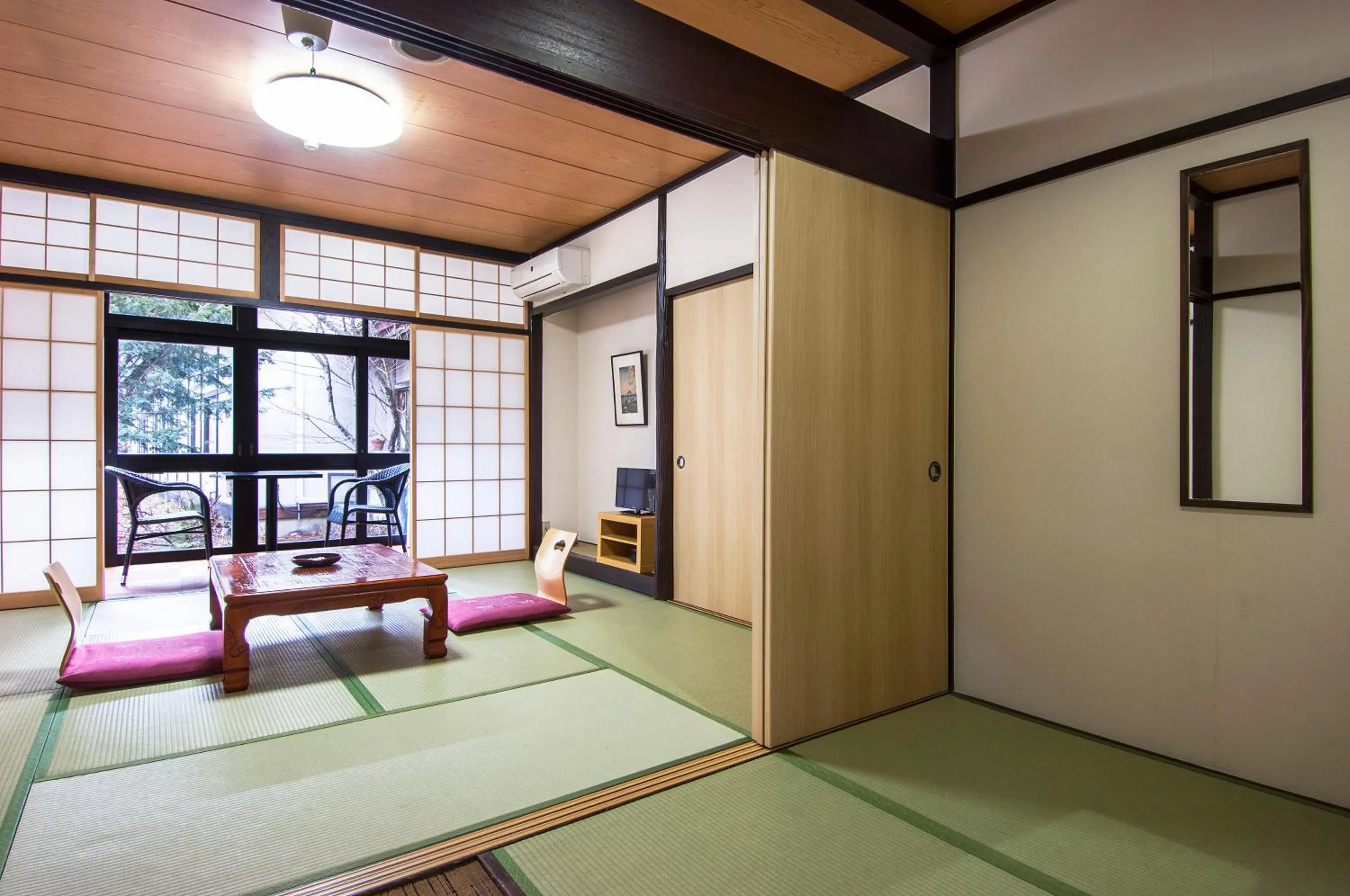 Photo of the whole room in Nikko Tokanso