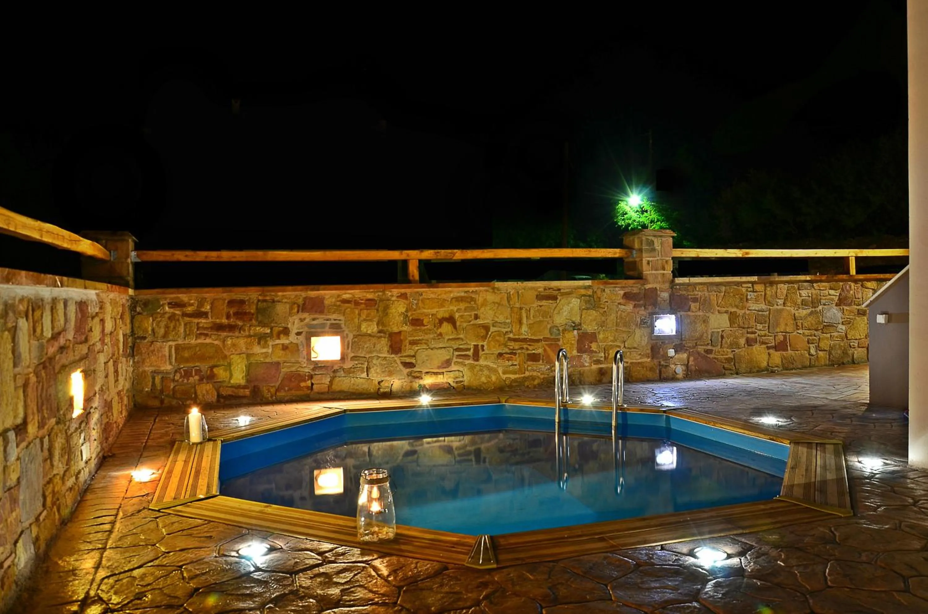 Swimming pool in Mastiha Villas in Town
